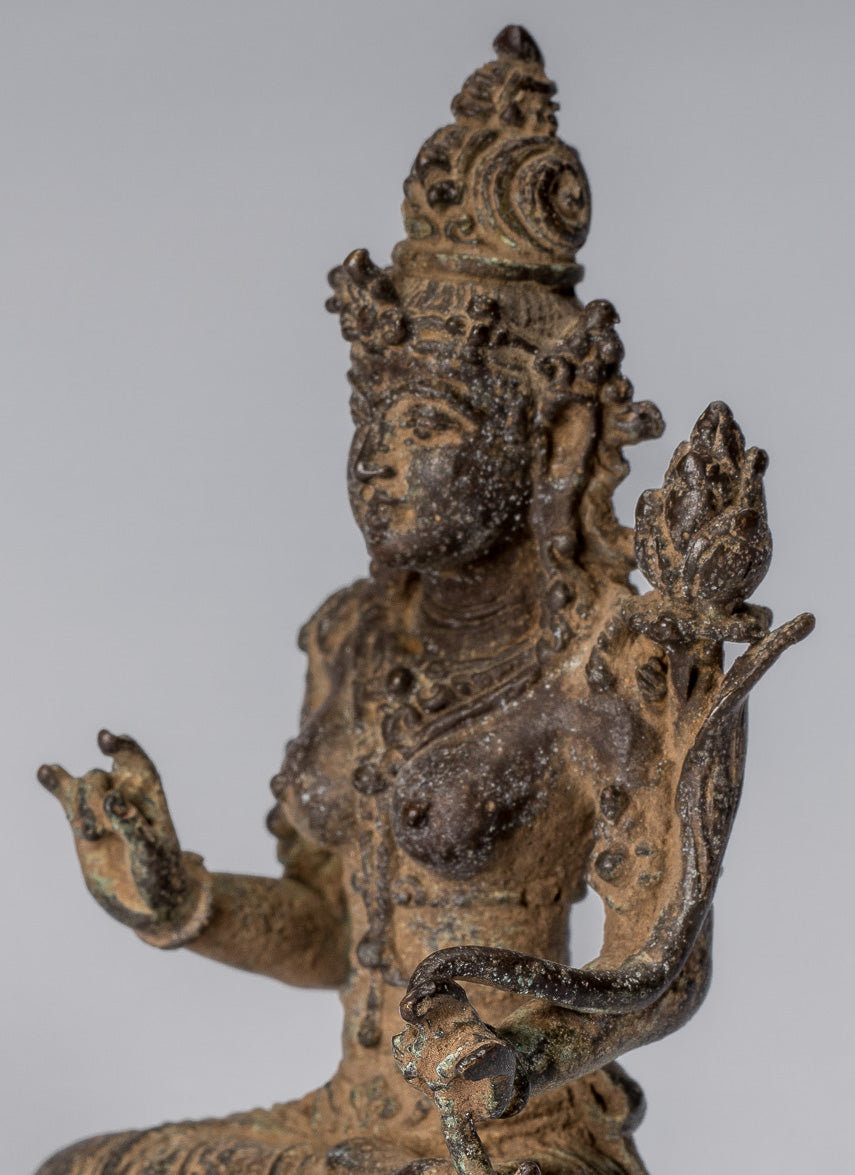 Tara-Statue – antike Majapahit-indonesische sitzende Bronze-Devi-Tara-Statue im Java-Stil – 8 cm.