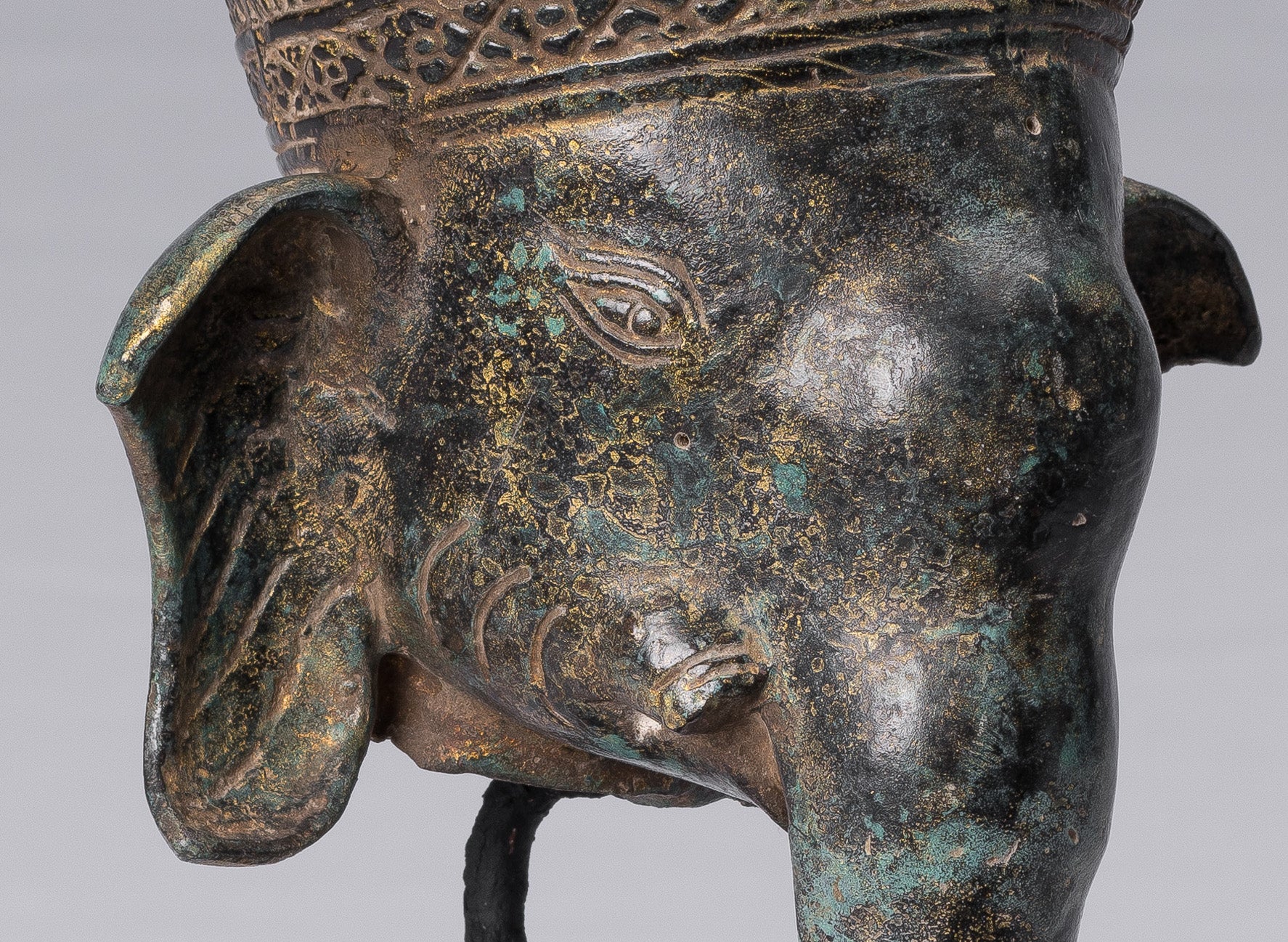 Elefante - Antique Khmer Style Monted Bronze Bayon Style Elephant Statue - 29 cm/12 "di altezza