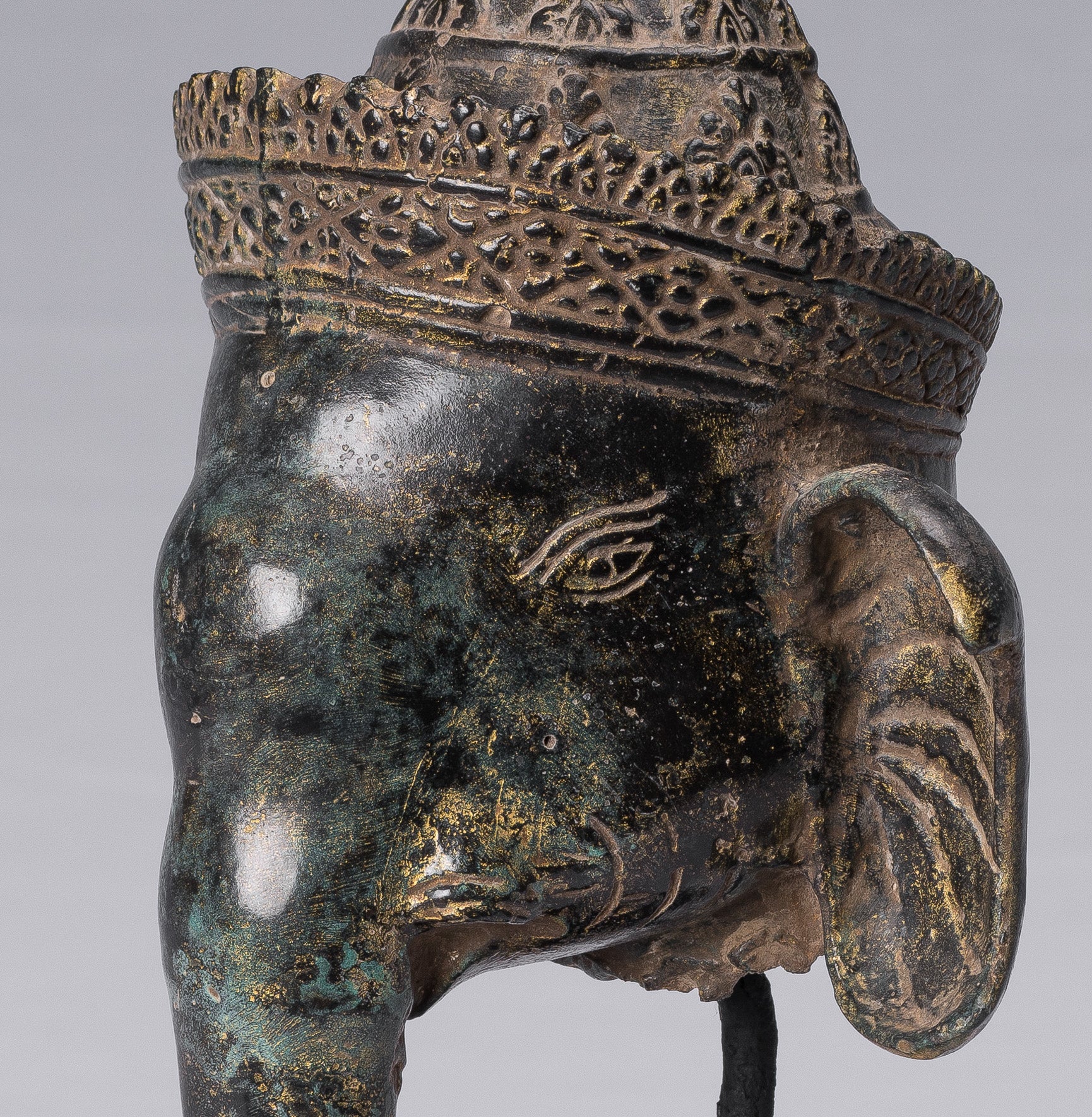 Elefante - Antique Khmer Style Monted Bronze Bayon Style Elephant Statue - 29 cm/12 "di altezza