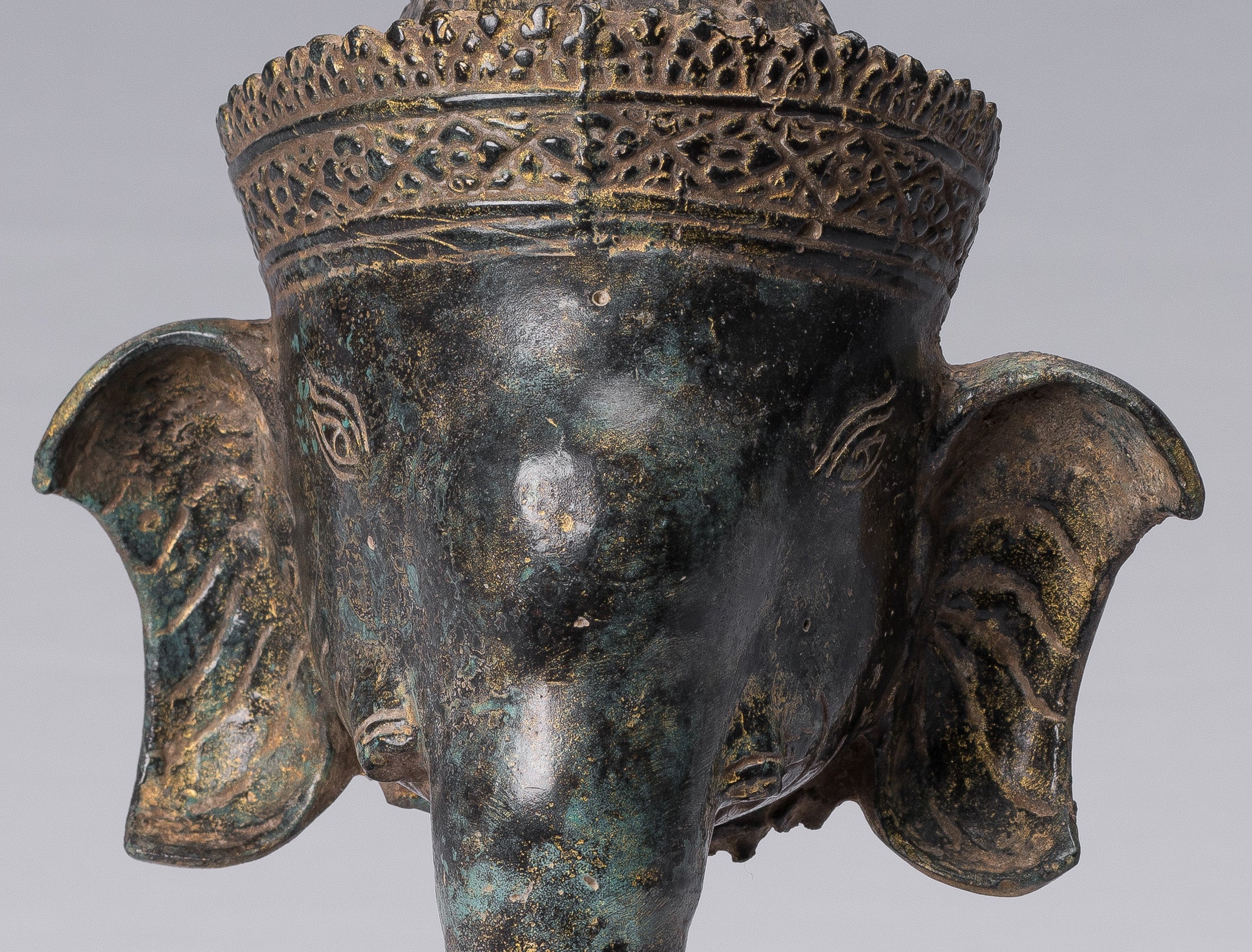 Elefante - Antique Khmer Style Monted Bronze Bayon Style Elephant Statue - 29 cm/12 "di altezza