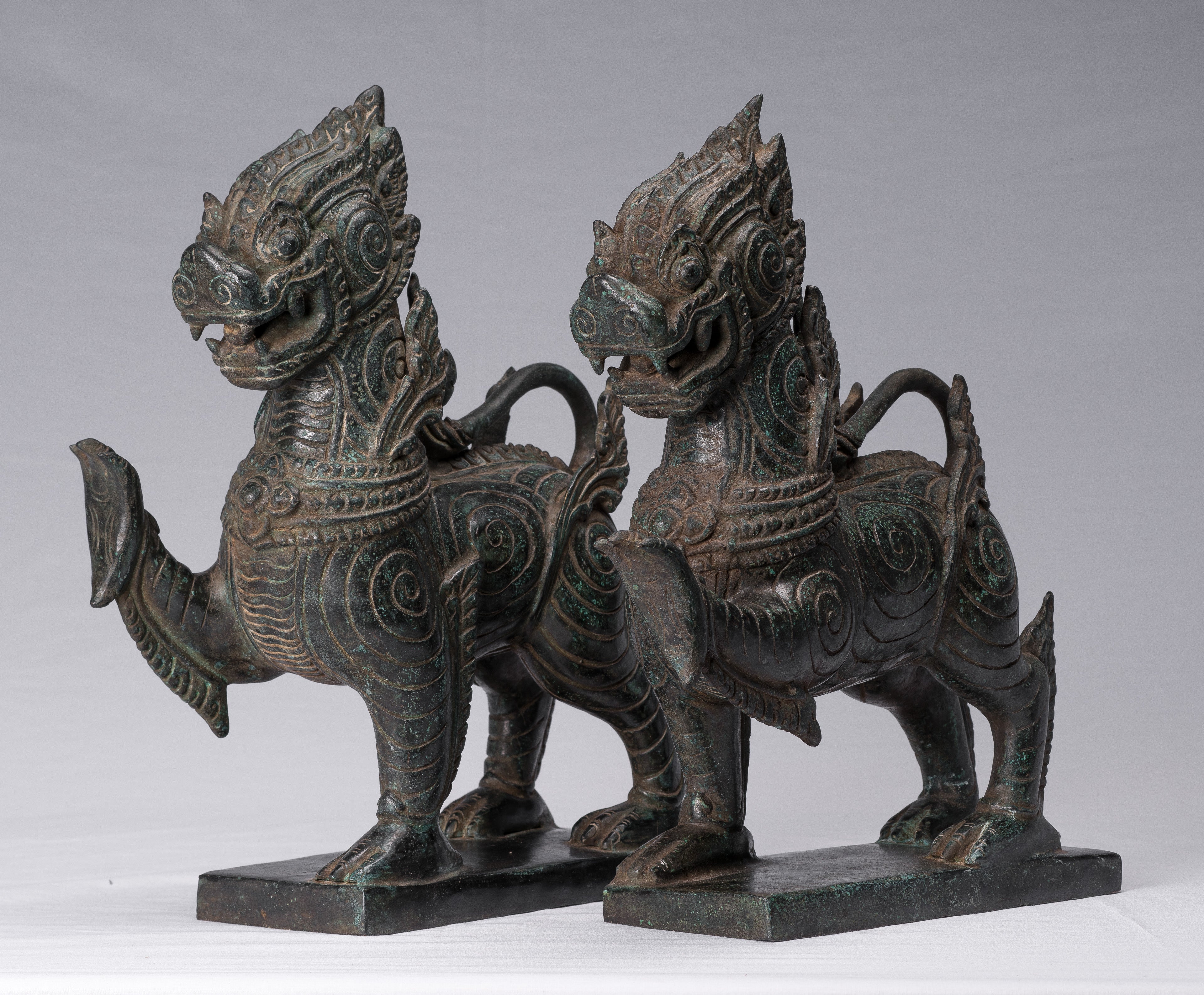 Bronzo di bronzo bronico antico Bronzo in piedi Chinthe Guardian Temple Lions - 37 cm/15 "