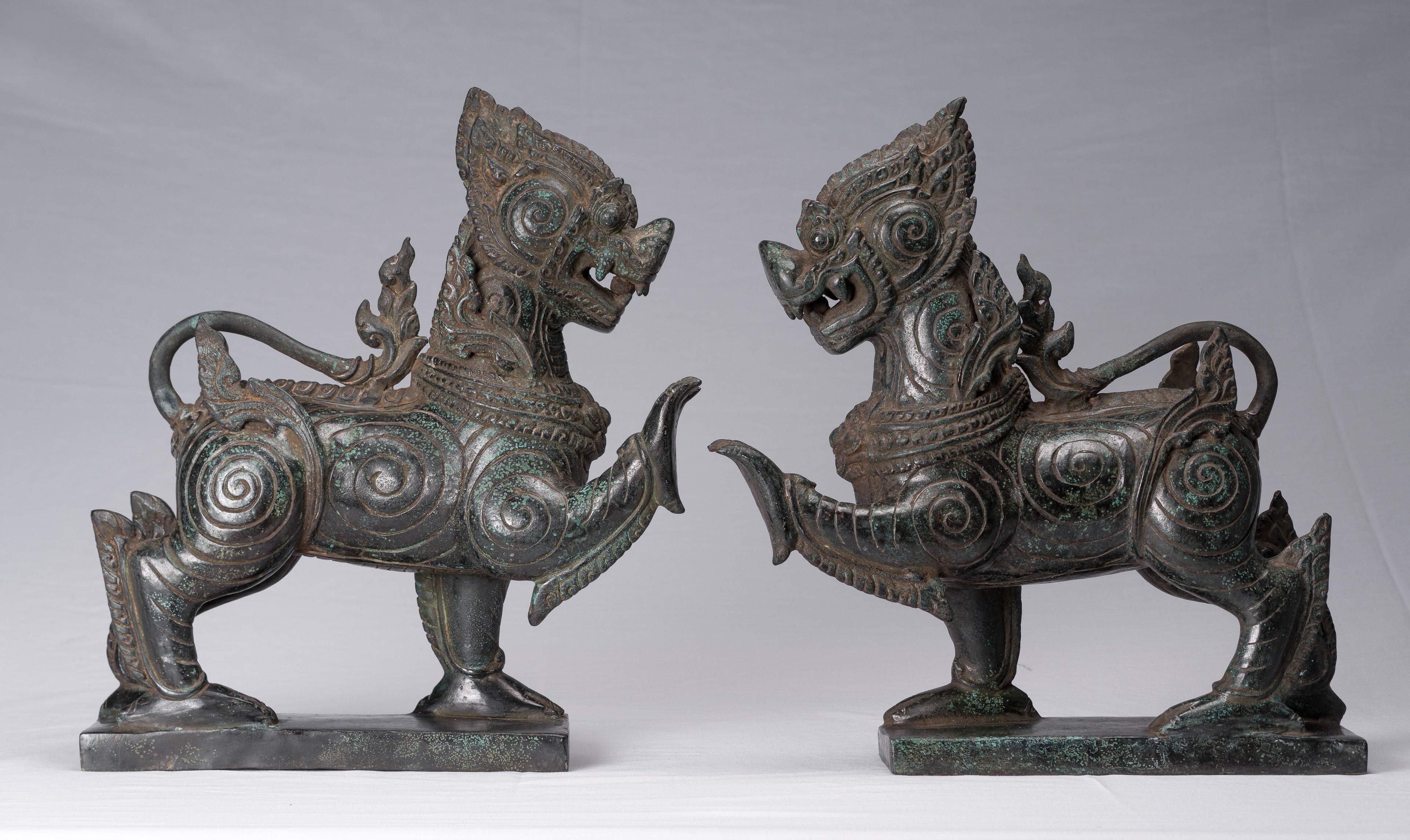 Bronzo di bronzo bronico antico Bronzo in piedi Chinthe Guardian Temple Lions - 37 cm/15 "