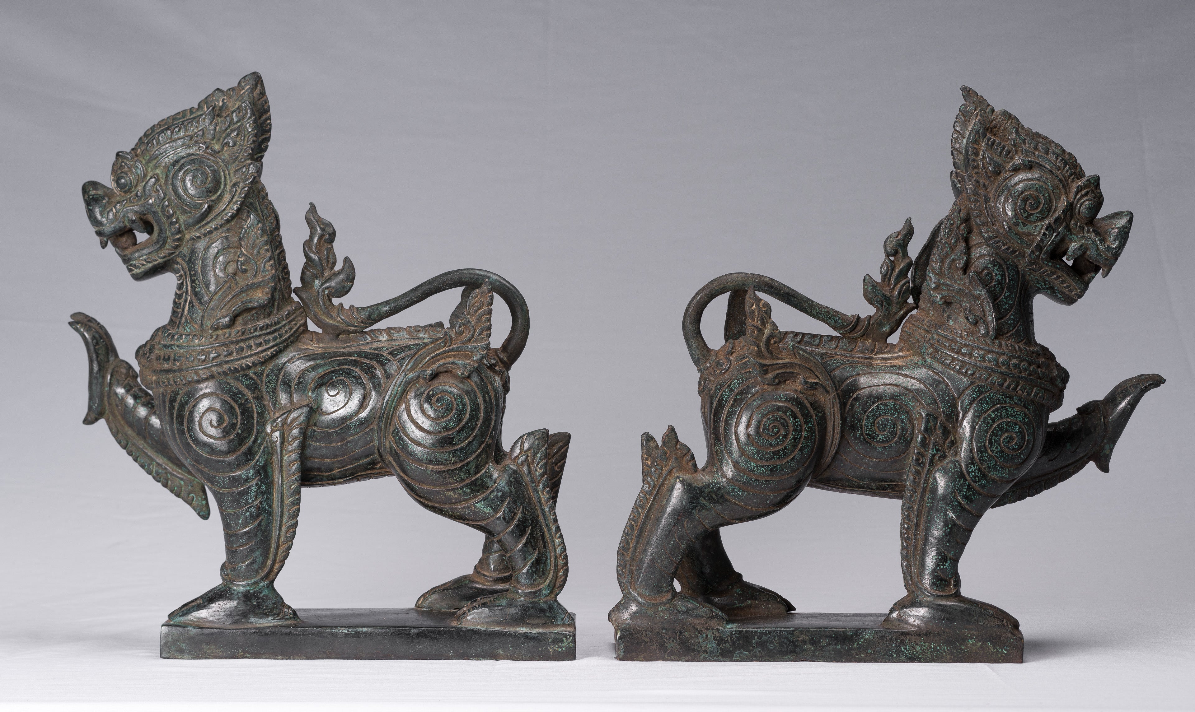 Bronzo di bronzo bronico antico Bronzo in piedi Chinthe Guardian Temple Lions - 37 cm/15 "