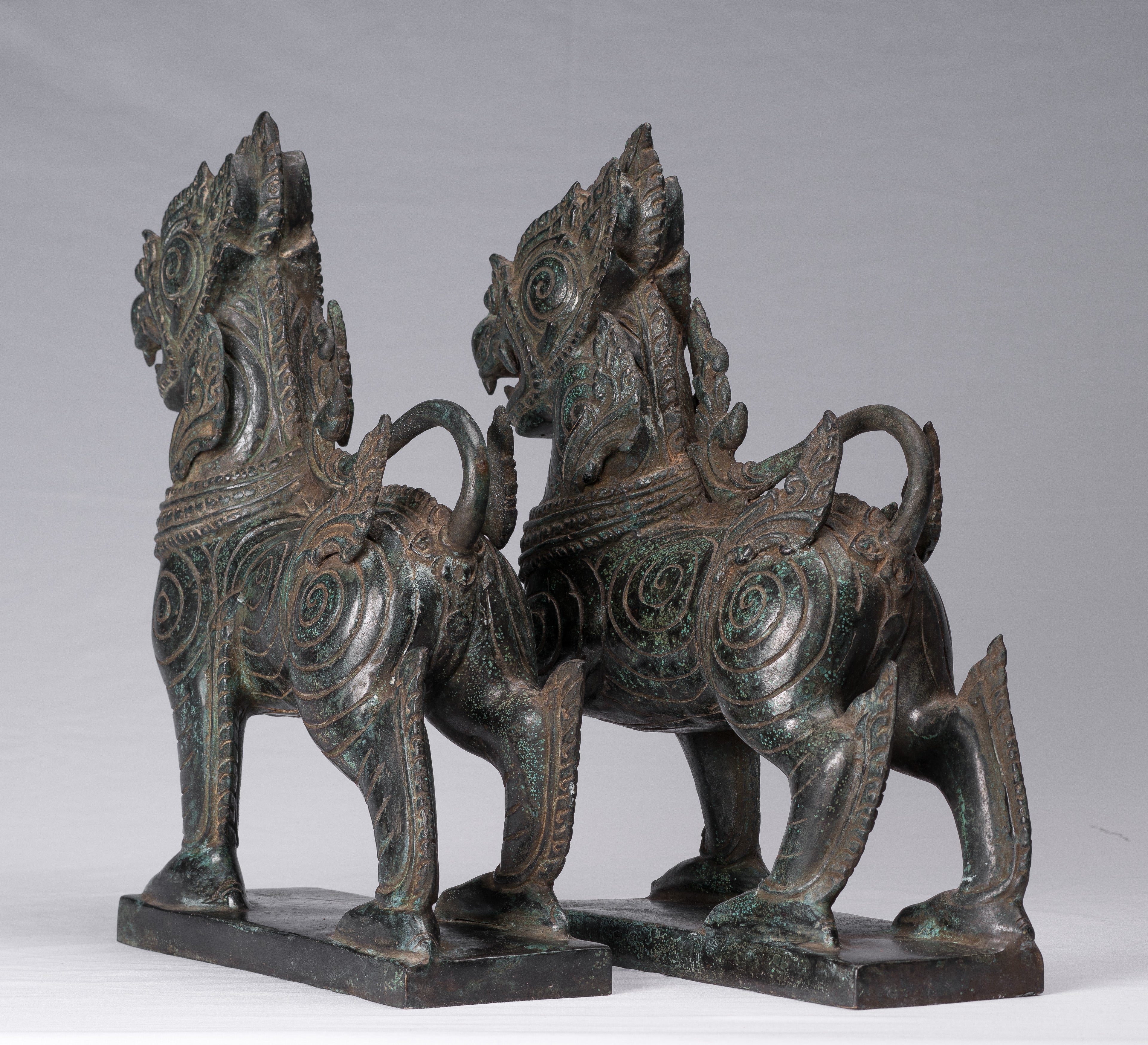 Bronzo di bronzo bronico antico Bronzo in piedi Chinthe Guardian Temple Lions - 37 cm/15 "