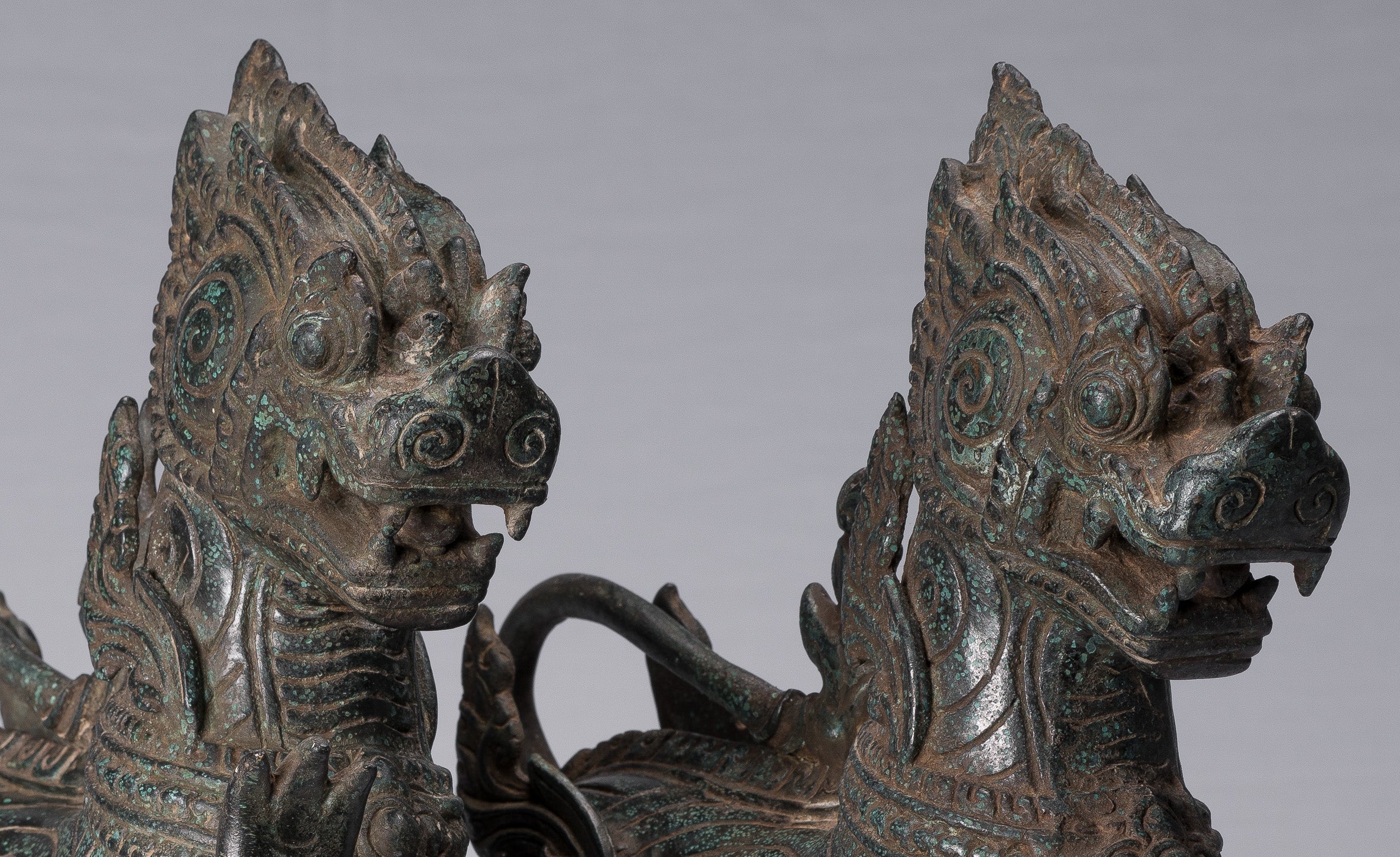 Bronzo di bronzo bronico antico Bronzo in piedi Chinthe Guardian Temple Lions - 37 cm/15 "