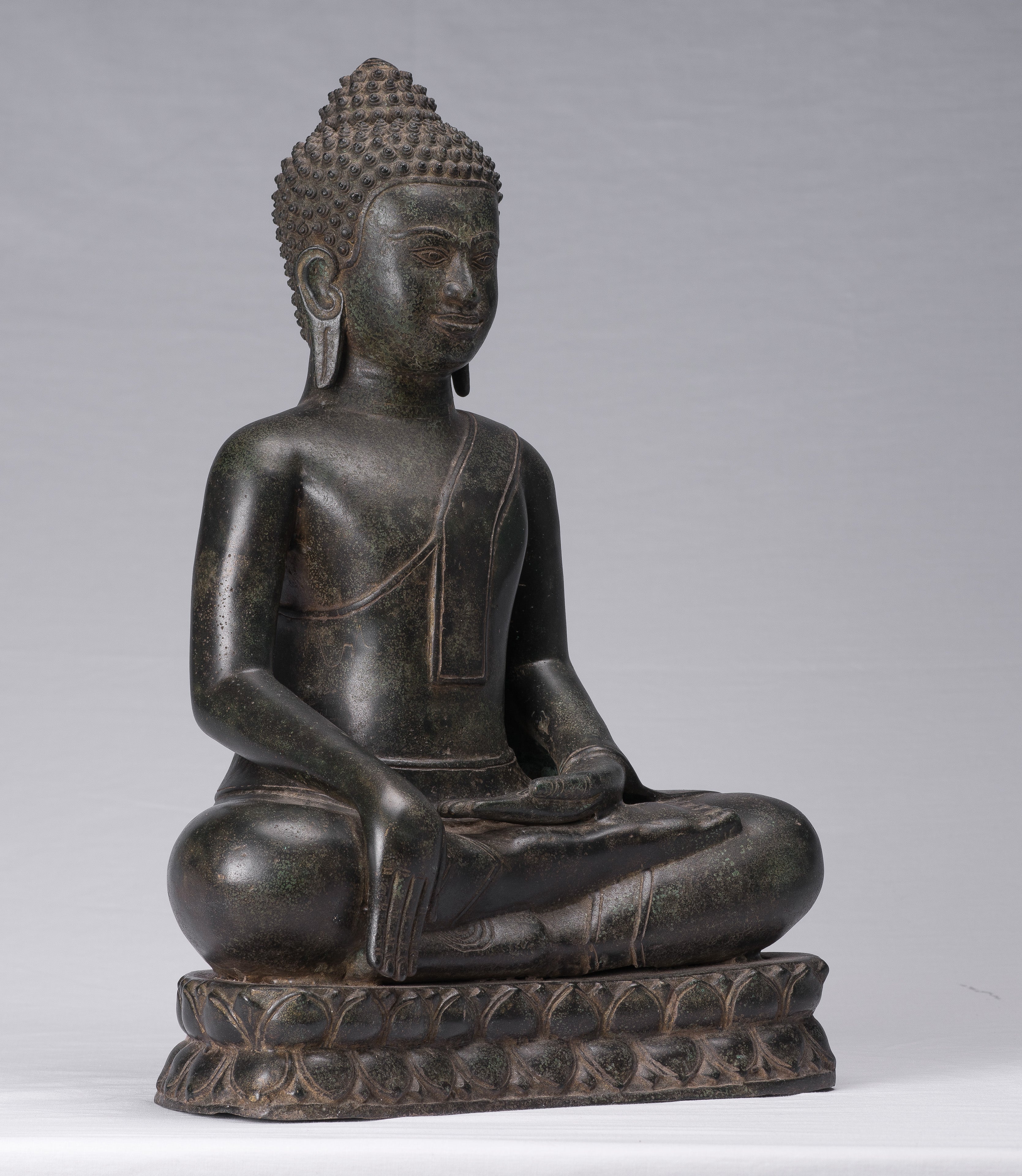 Buddha-Statue – Antik-Bronze im Khmer-Stil, Erleuchtung, sitzende Buddha-Statue – 46 cm