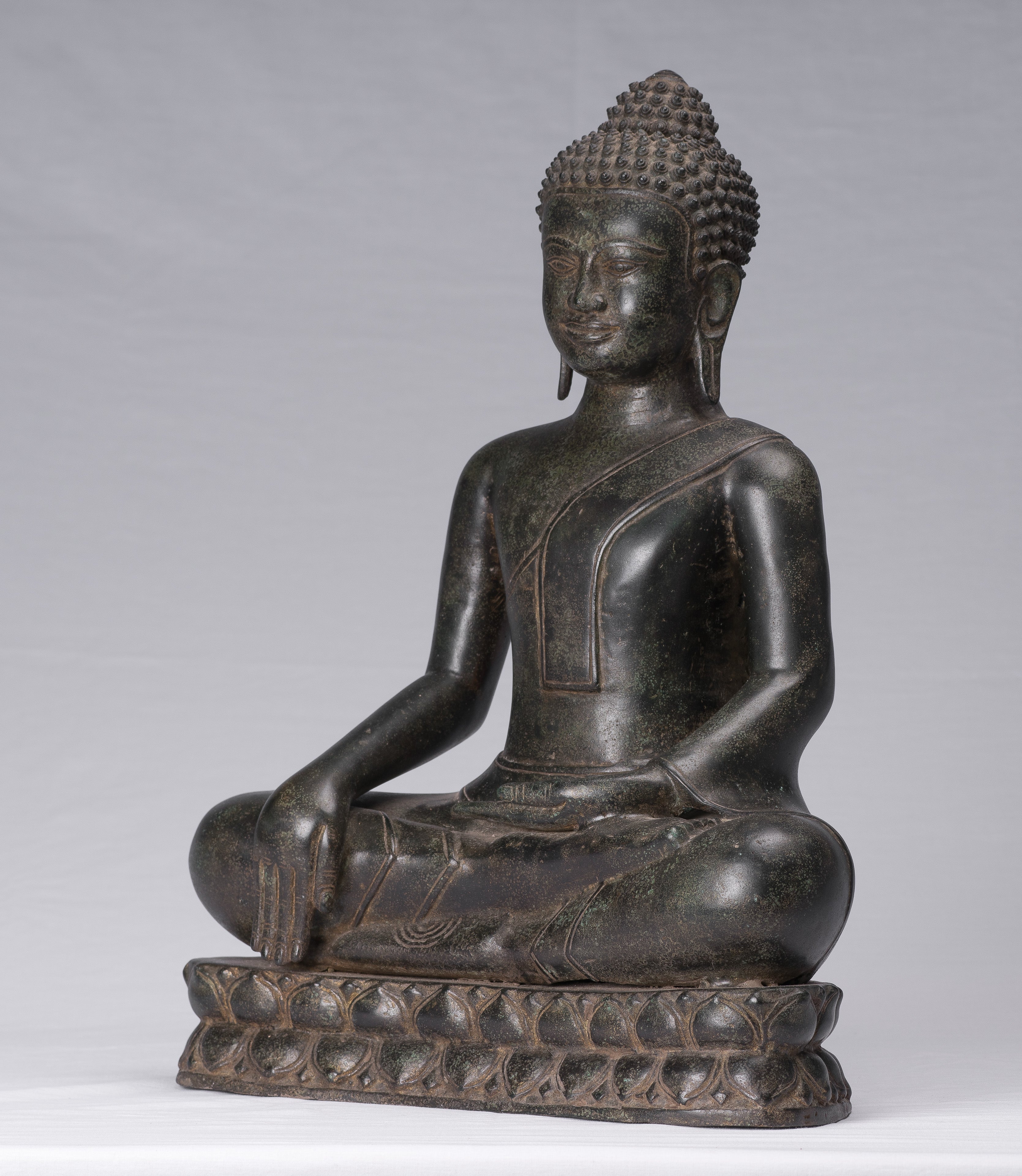 Buddha-Statue – Antik-Bronze im Khmer-Stil, Erleuchtung, sitzende Buddha-Statue – 46 cm