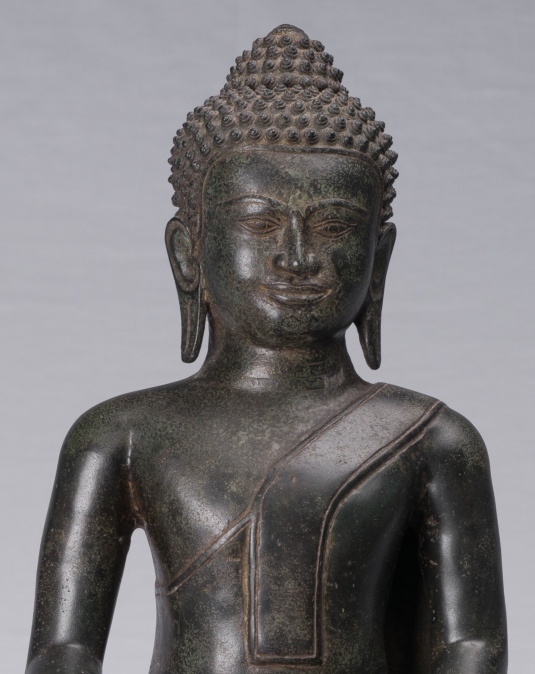 Buddha-Statue – Antik-Bronze im Khmer-Stil, Erleuchtung, sitzende Buddha-Statue – 46 cm