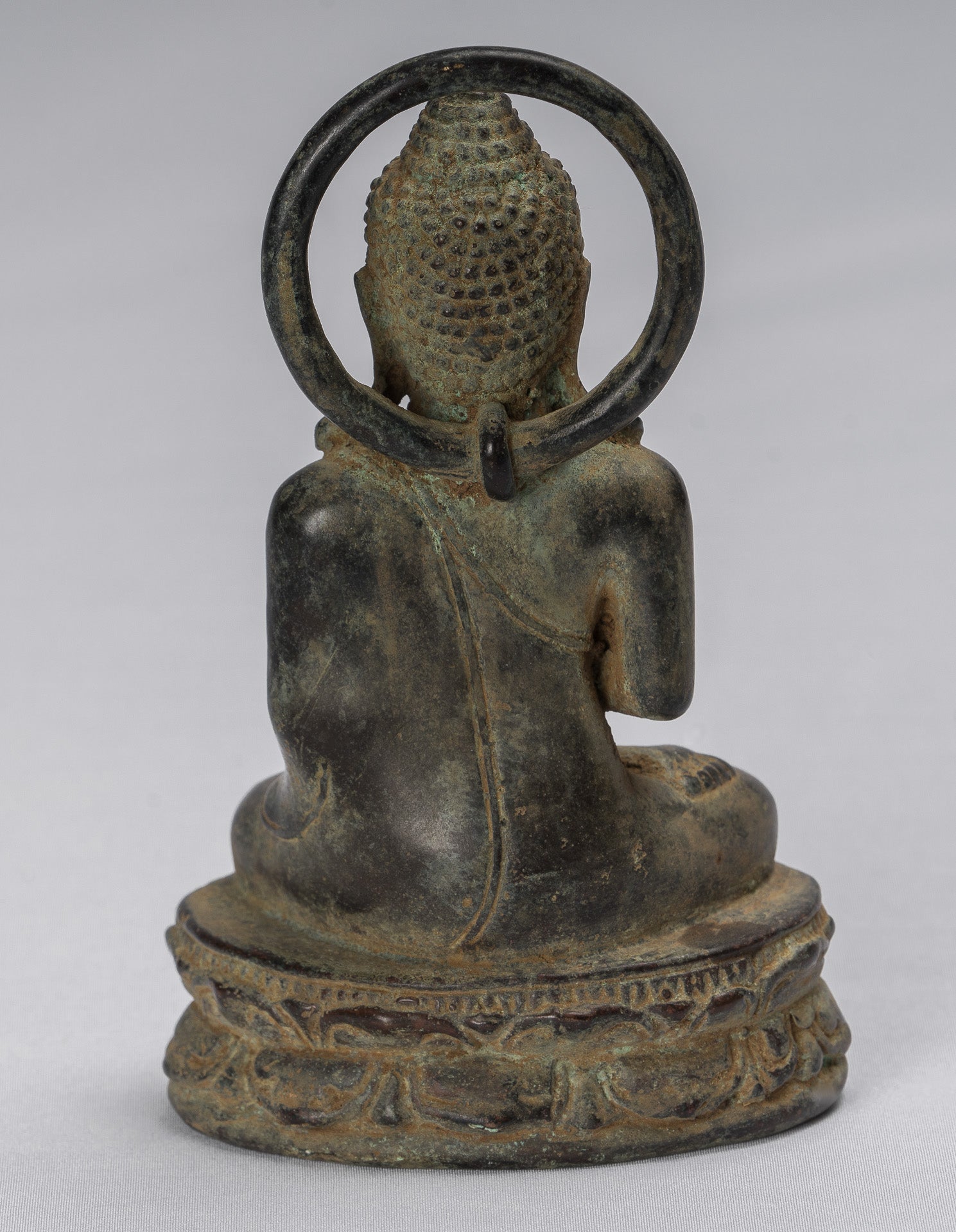 Buddha-Statue – sitzender javanischer Lehr-Buddha aus Bronze im antiken indonesischen Stil – 16 cm