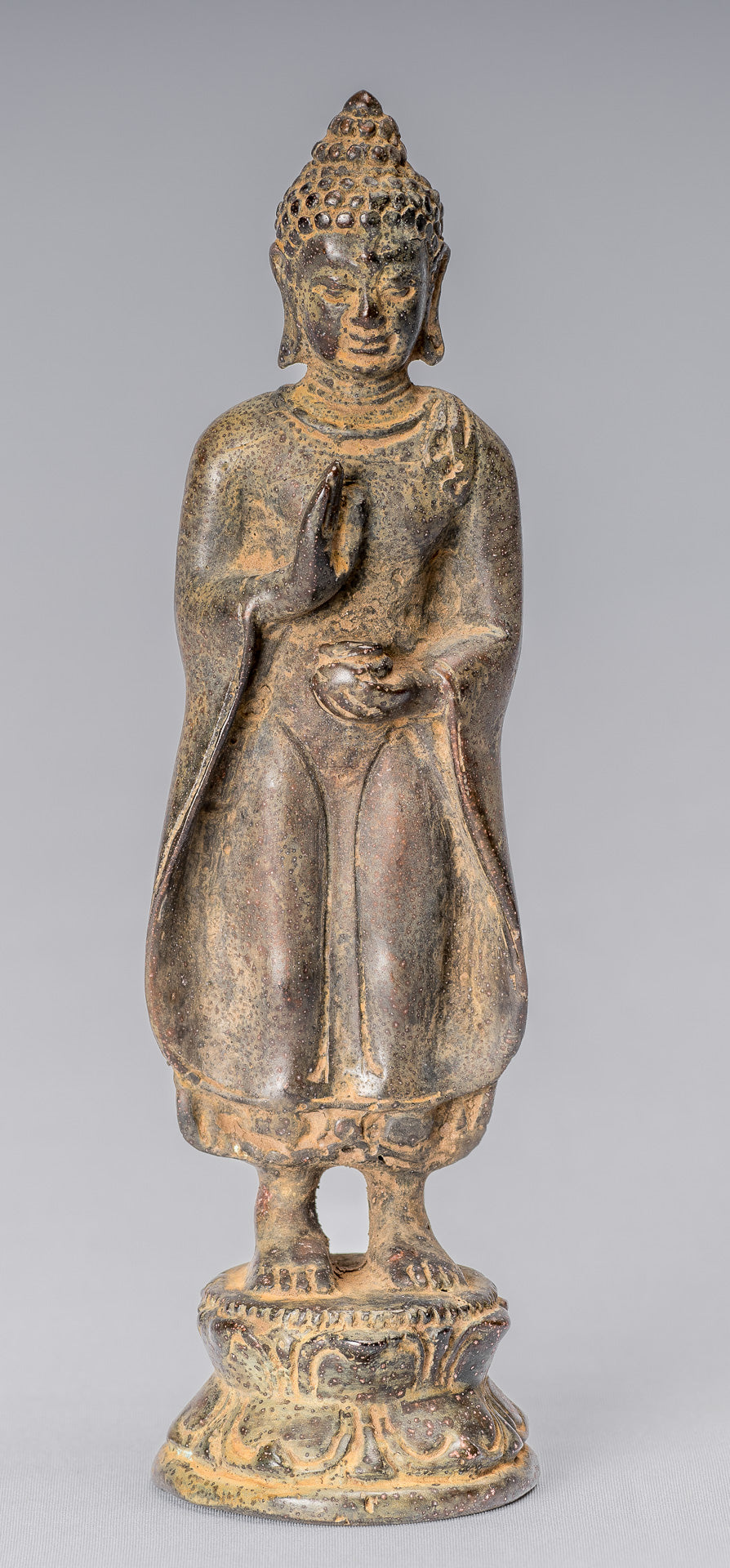 Buddha-Statue – stehende javanische Wohltätigkeits-Buddha-Statue aus Bronze im antiken indonesischen Stil – 17 cm.