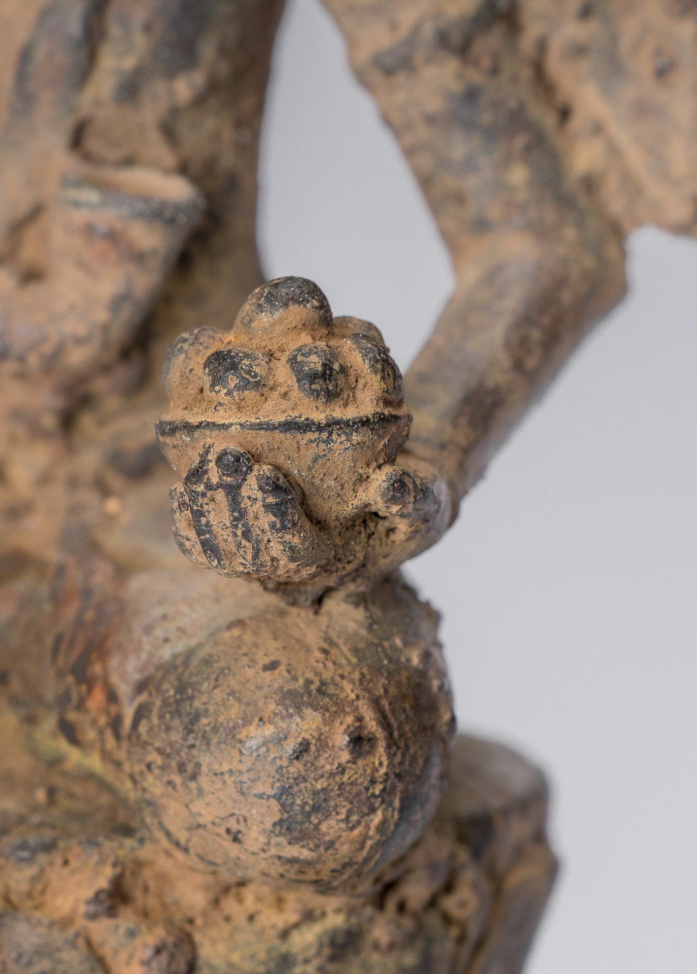 Ganesha Statue. Antike javanische Stil Bronze Sitzende indonesische Ganesha Statue mit 25cm/10"