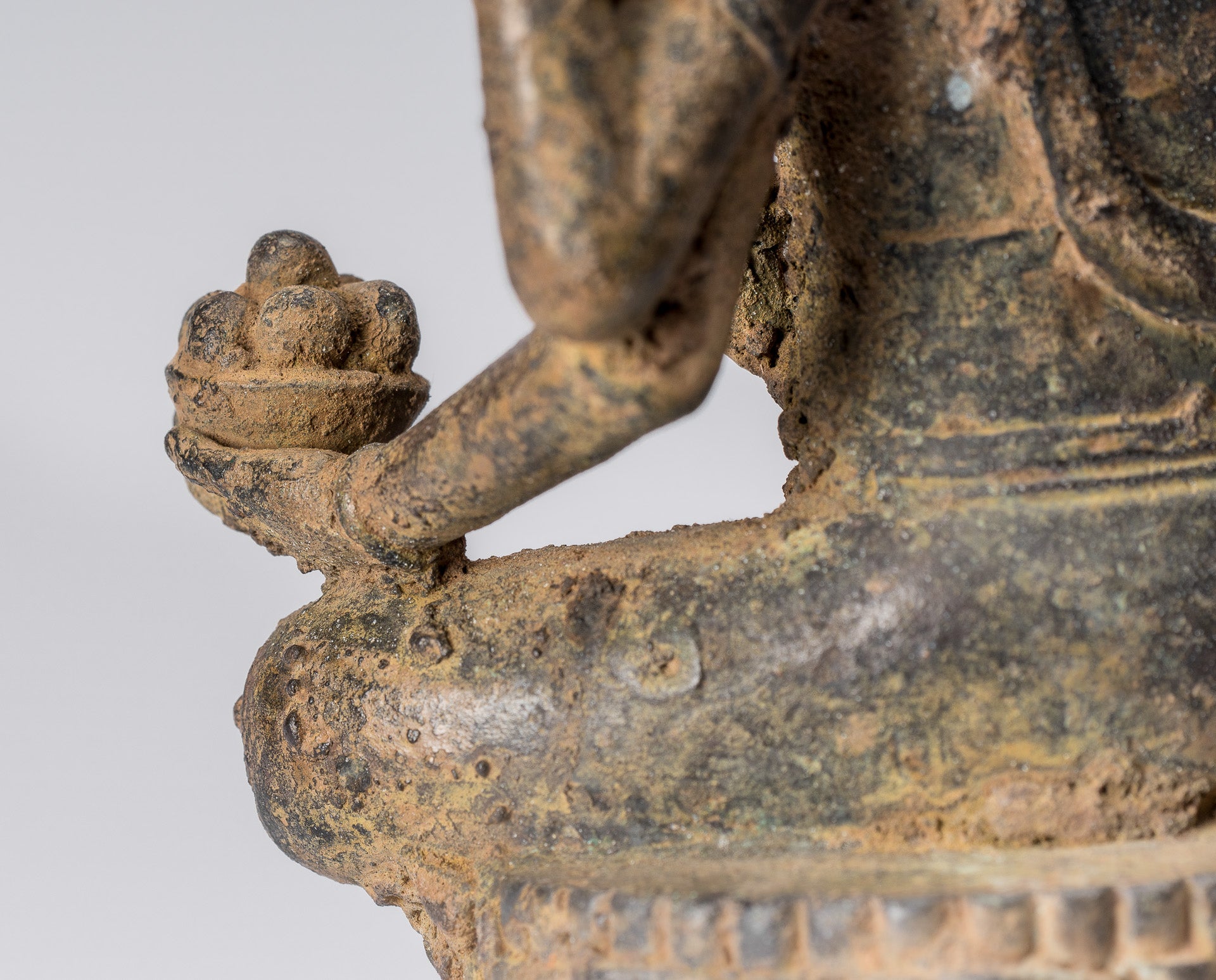 Ganesha Statue. Antike javanische Stil Bronze Sitzende indonesische Ganesha Statue mit 25cm/10"