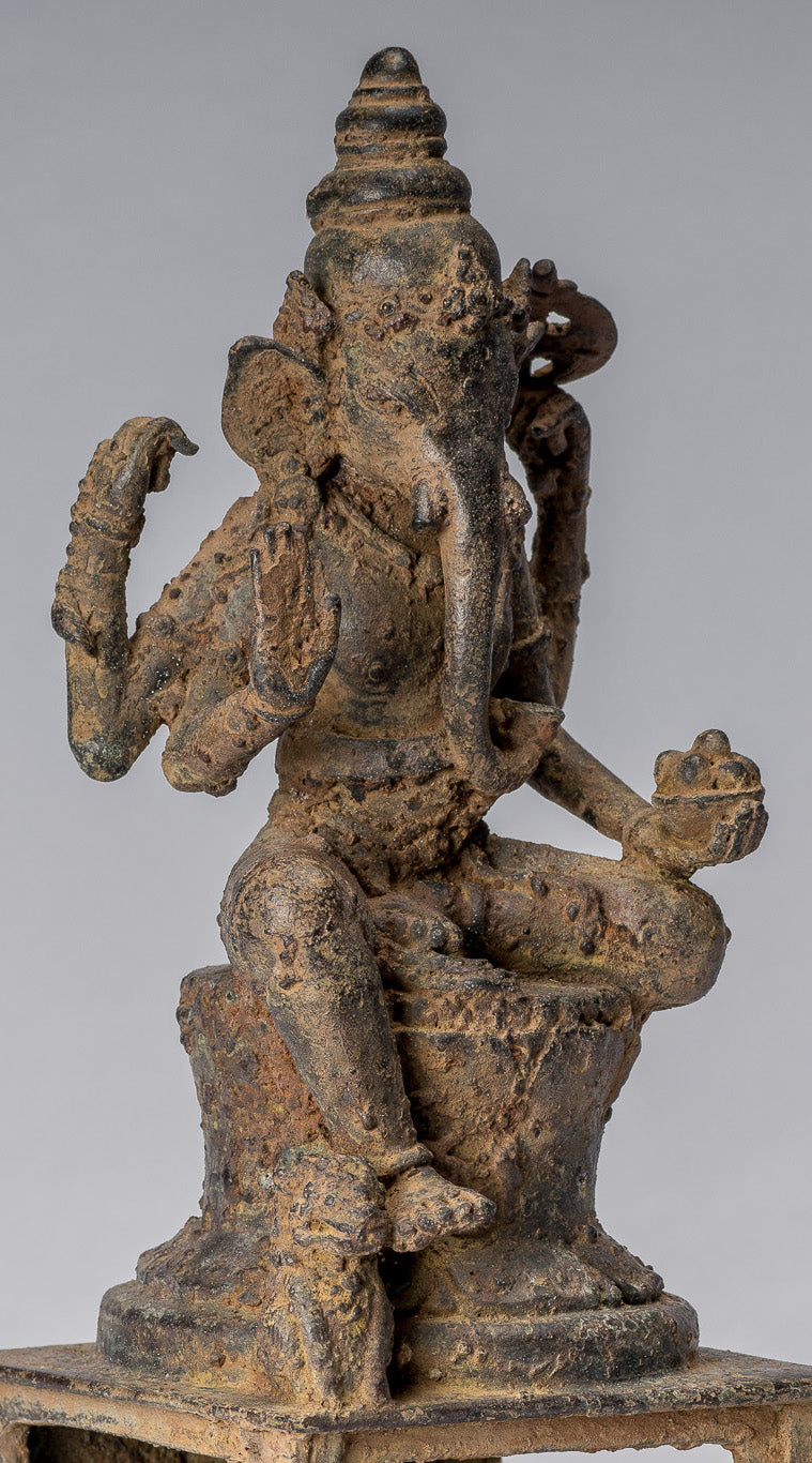 Ganesha Statue. Antike javanische Stil Bronze Sitzende indonesische Ganesha Statue mit 25cm/10"