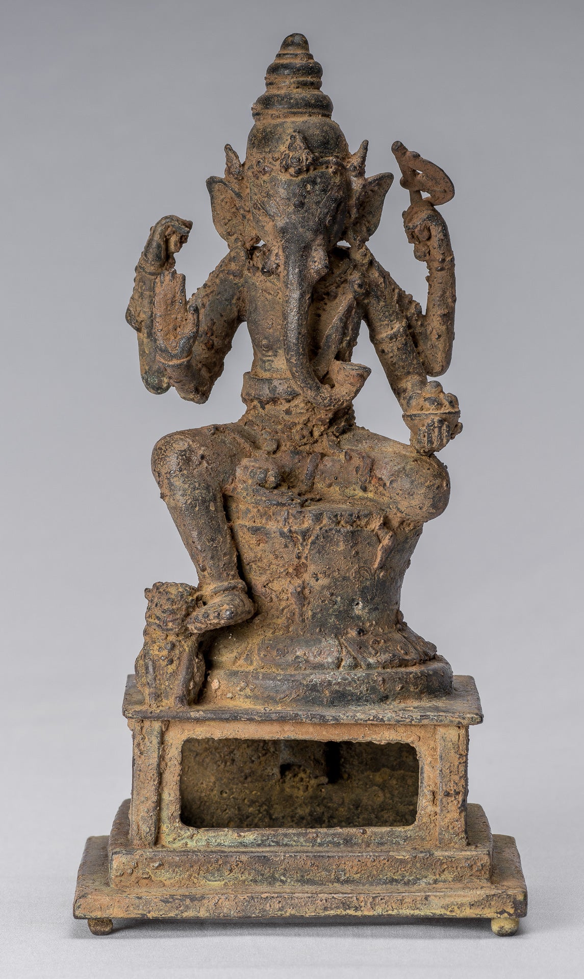 Ganesha Statue. Antike javanische Stil Bronze Sitzende indonesische Ganesha Statue mit 25cm/10"