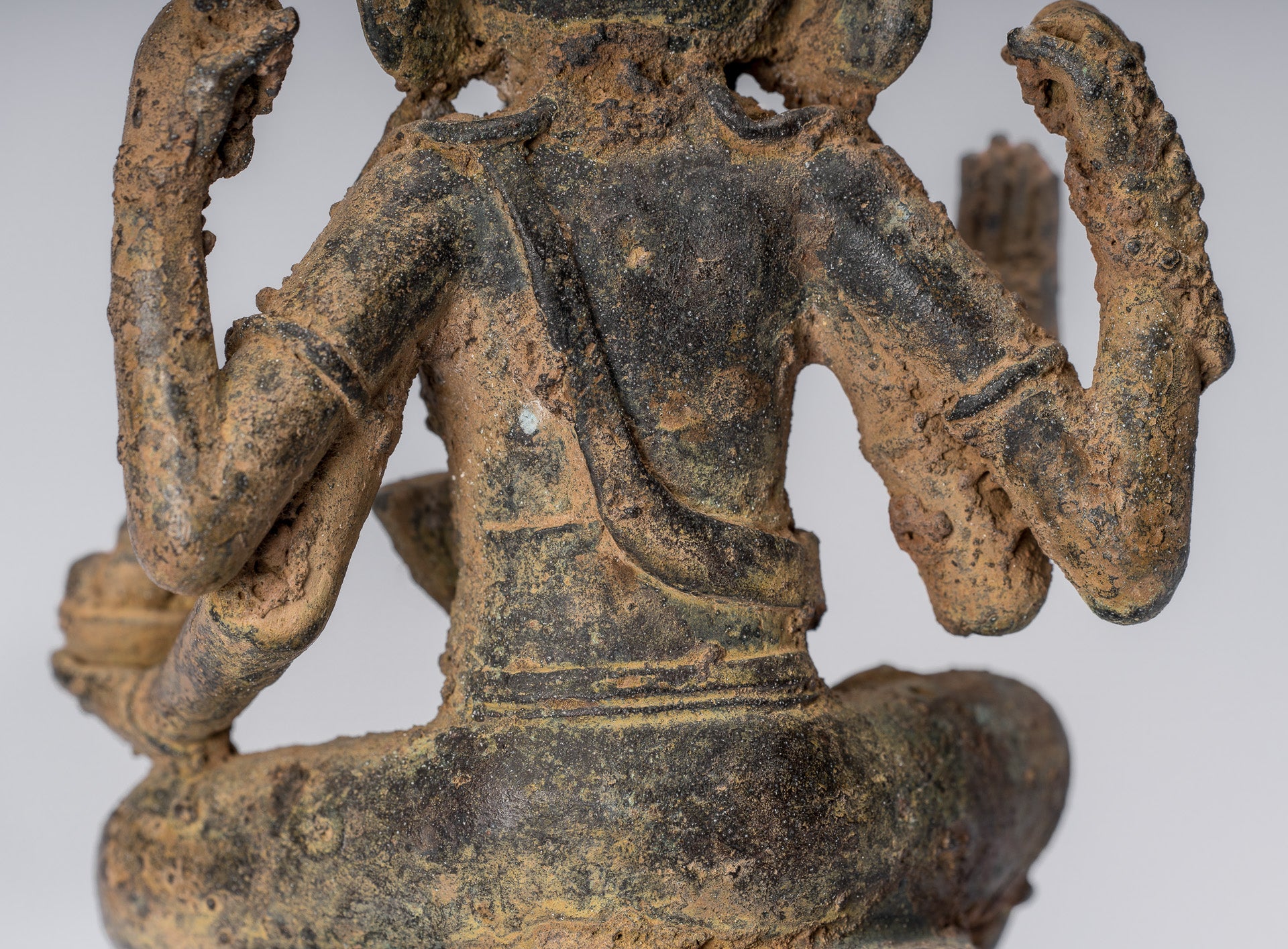 Ganesha Statue. Antike javanische Stil Bronze Sitzende indonesische Ganesha Statue mit 25cm/10"