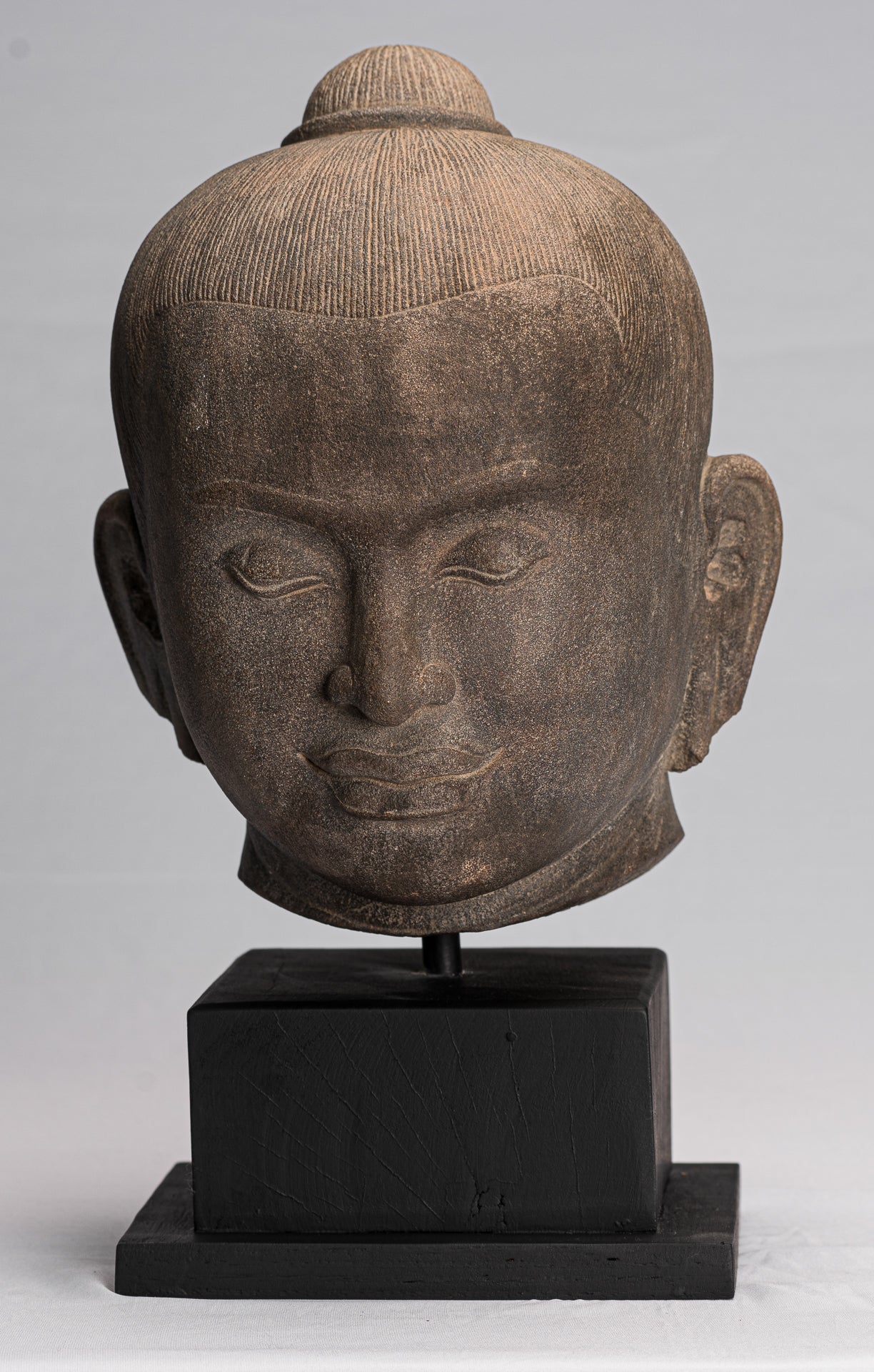 Statua di Jayavarman - Stone montato in stile Khmer Antique Jayavarman VII Statua della testa - 38 cm/15 "