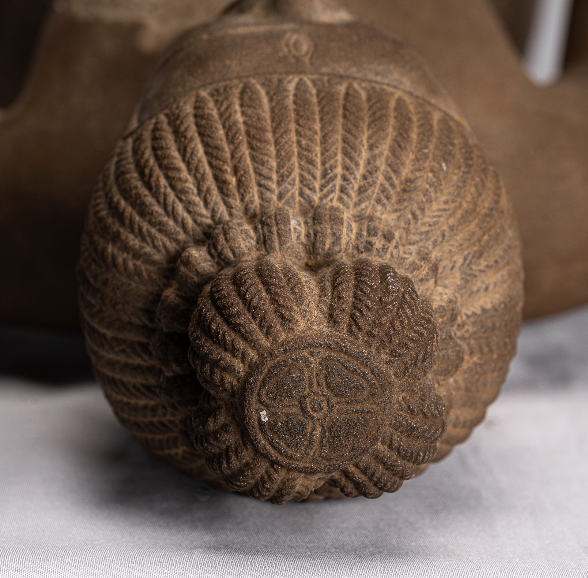 Lakshmi Statue - Antique Baphuon Stone Stone Lakshmi / Devi Consort of Vishnu Busto - 73cm / 29 "