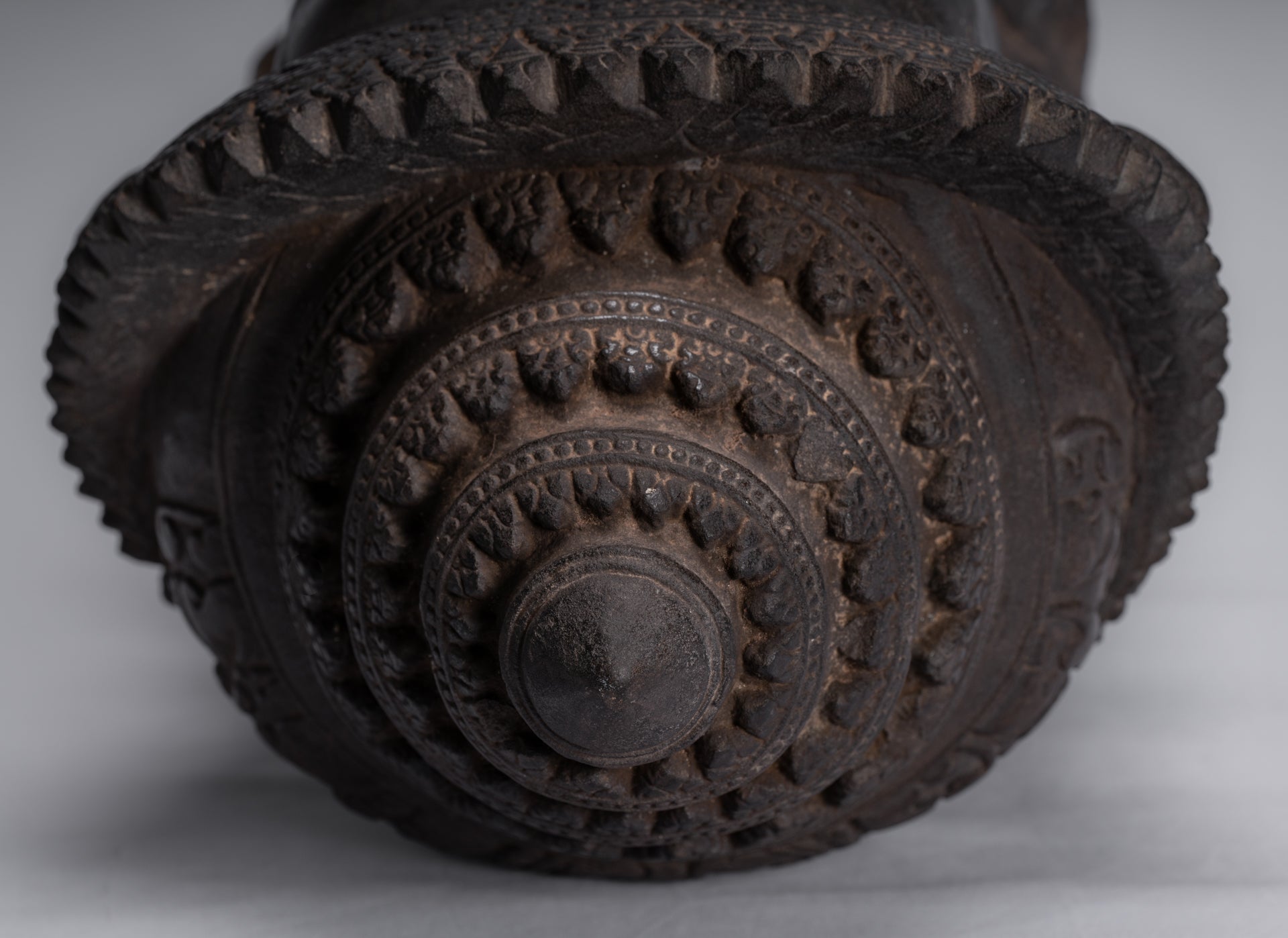 Statue Garuda - Statue antique en pierre de style Banteay Srei Khmer Garuda Vishnu - 46 cm/18"