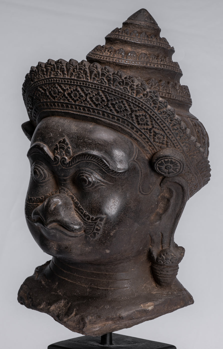 Statue Garuda - Statue antique en pierre de style Banteay Srei Khmer Garuda Vishnu - 46 cm/18"