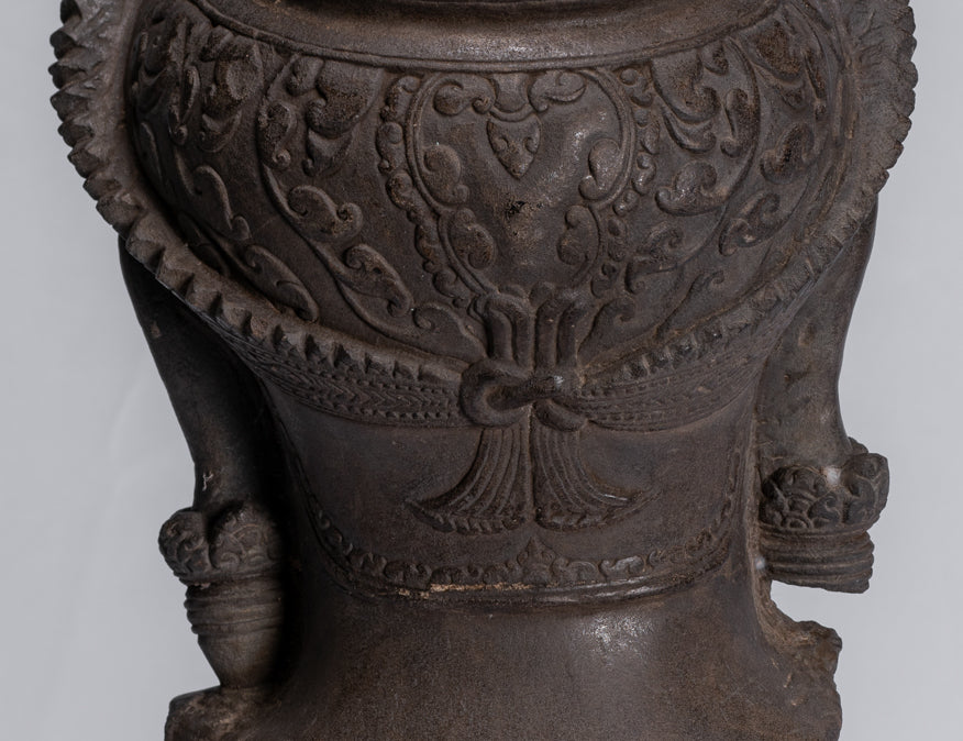 Statue Garuda - Statue antique en pierre de style Banteay Srei Khmer Garuda Vishnu - 46 cm/18"