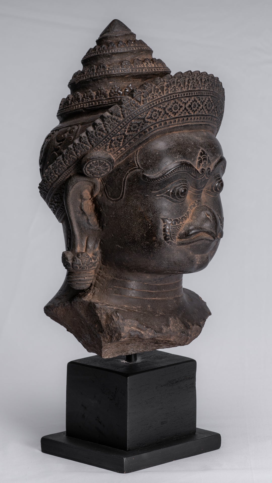 Statue Garuda - Statue antique en pierre de style Banteay Srei Khmer Garuda Vishnu - 46 cm/18"