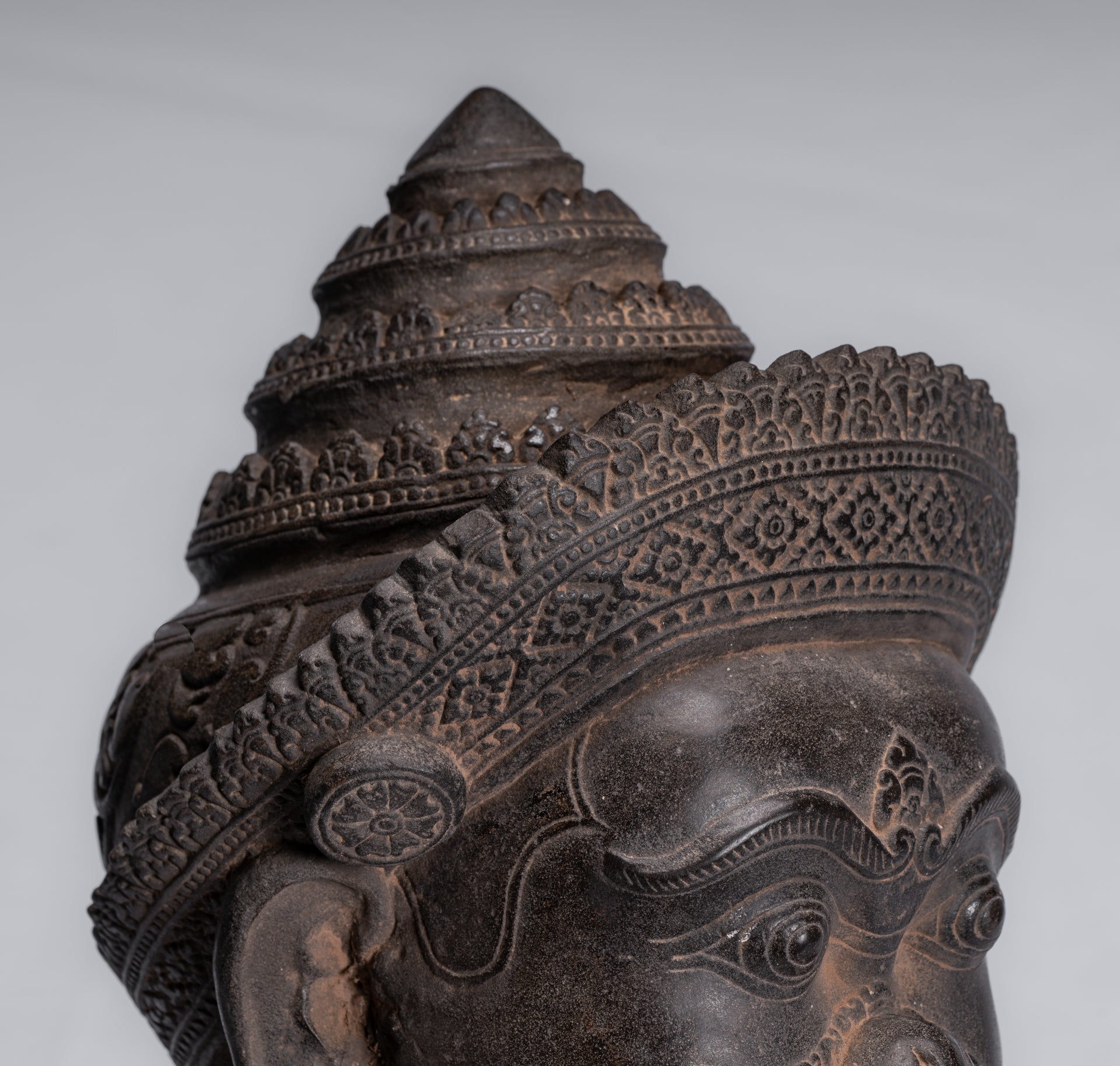 Statue Garuda - Statue antique en pierre de style Banteay Srei Khmer Garuda Vishnu - 46 cm/18"