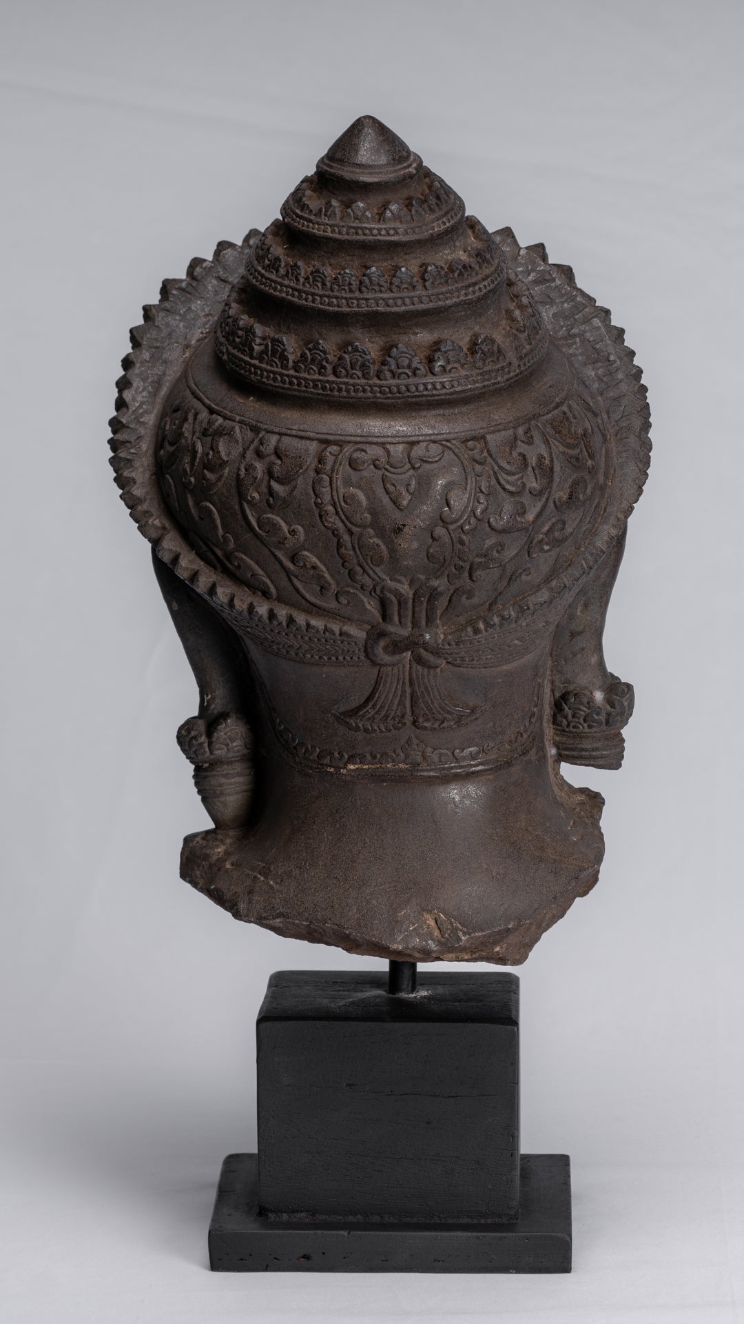 Statue Garuda - Statue antique en pierre de style Banteay Srei Khmer Garuda Vishnu - 46 cm/18"