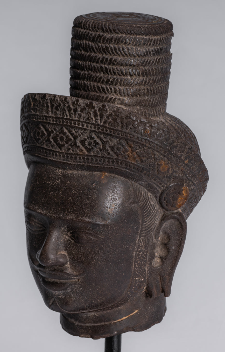 Vishnu-Statue – antiker, auf Stein montierter Khmer-Vishnu-Kopf im Koh-Ker-Stil – 31 cm.