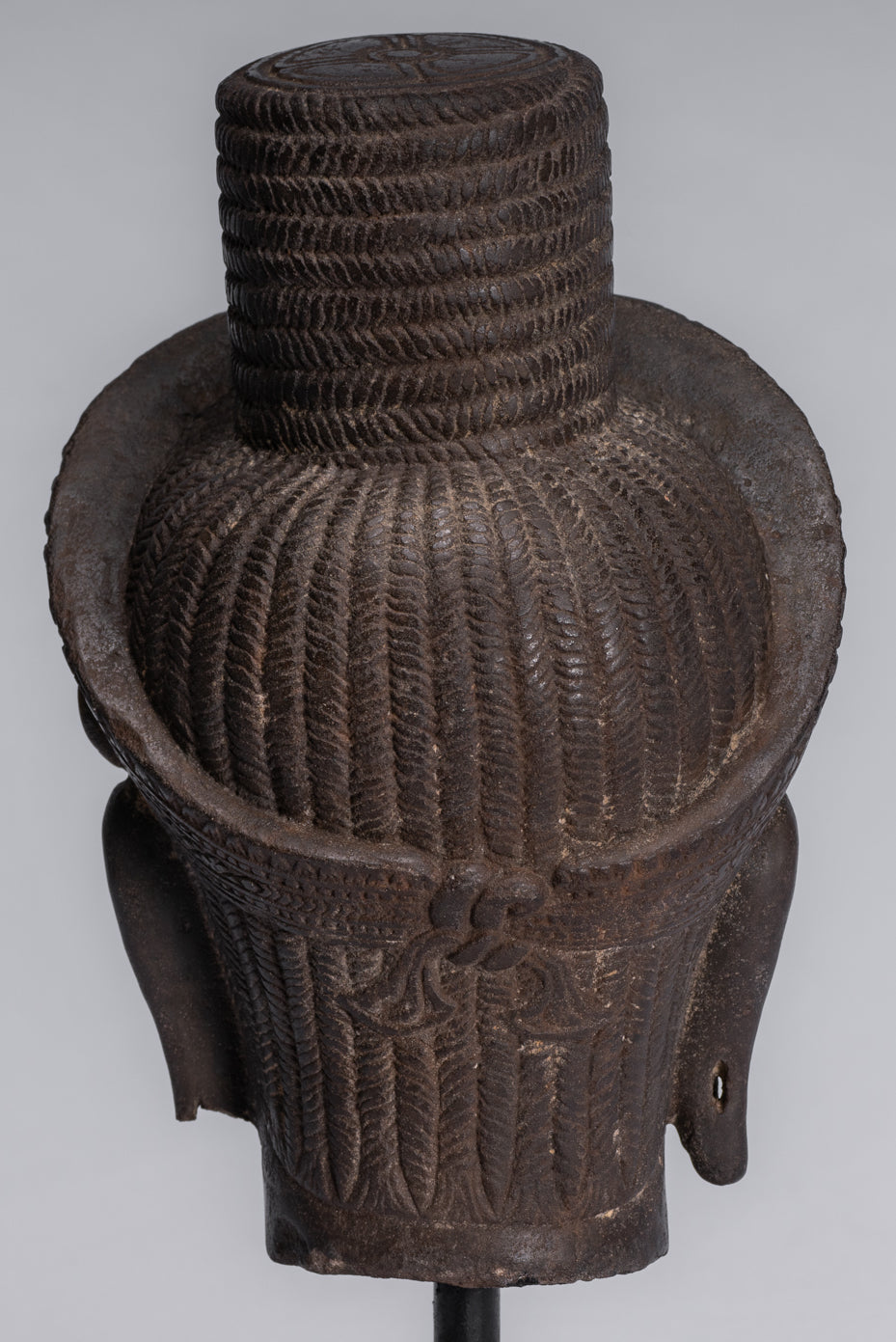 Vishnu-Statue – antiker, auf Stein montierter Khmer-Vishnu-Kopf im Koh-Ker-Stil – 31 cm.