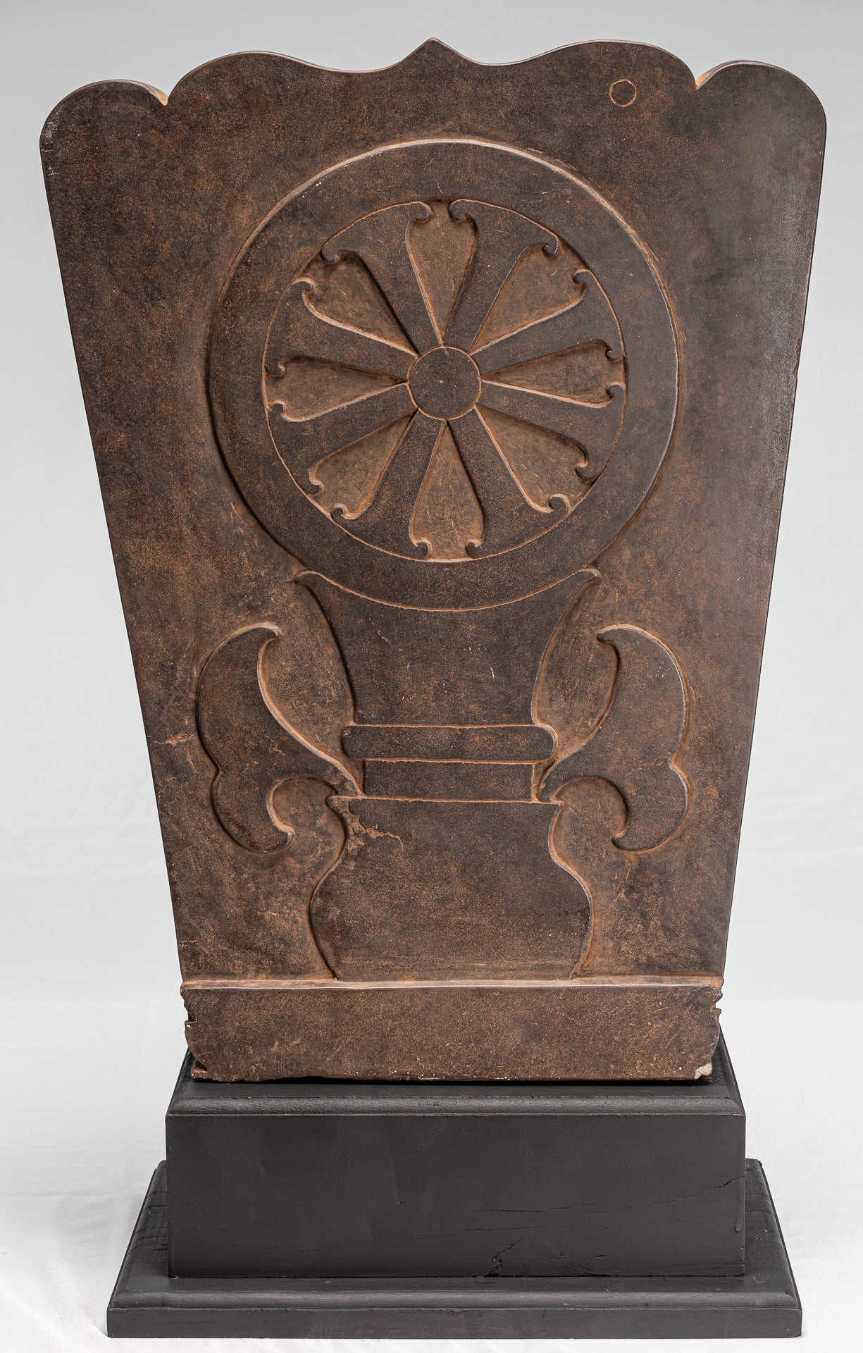 Antique Baphuon Style Stone Khmer Sanskrit Stele con Nandi - 72cm / 29 "