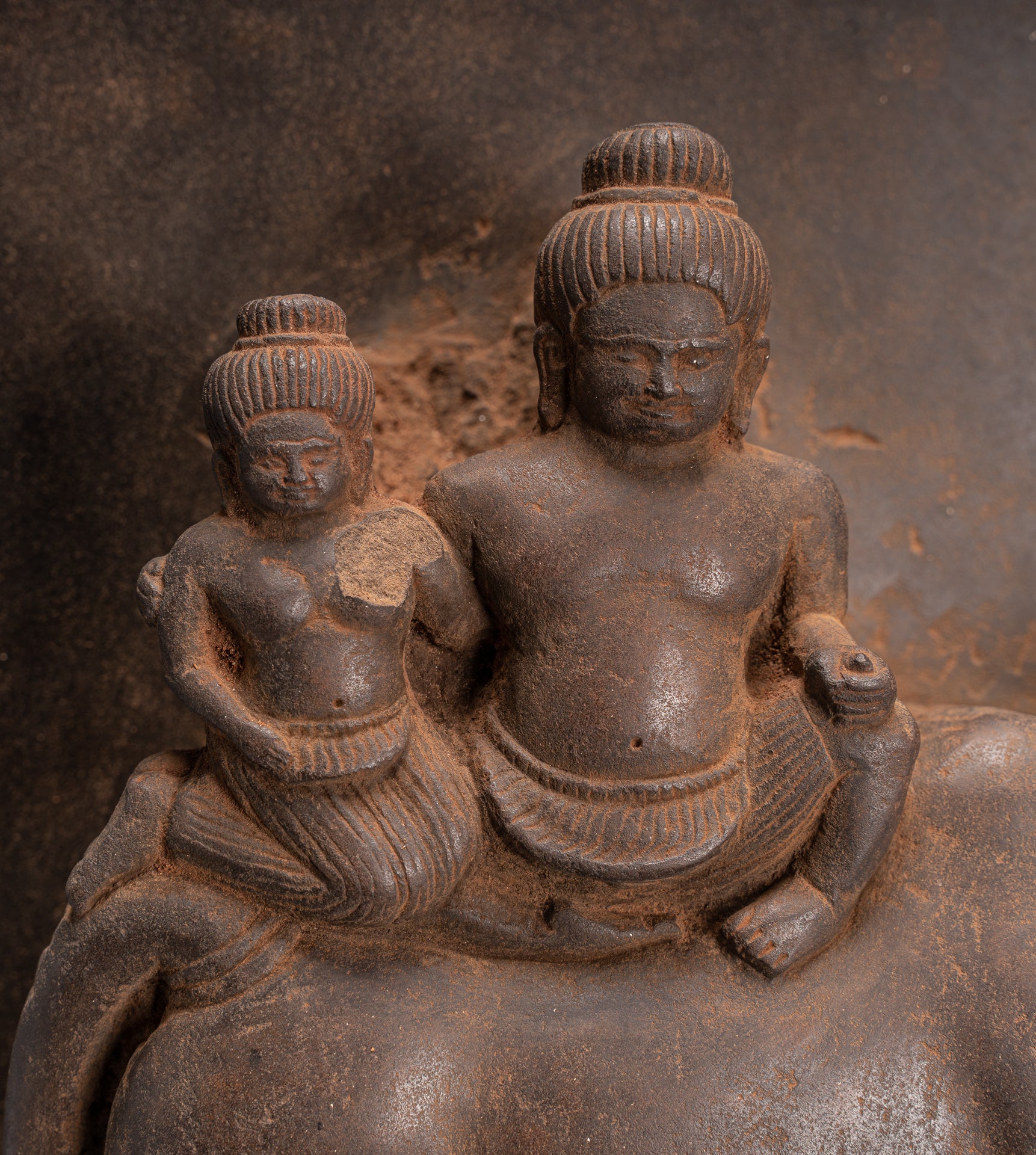 Antique Baphuon Style Stone Khmer Sanskrit Stele con Nandi - 72cm / 29 "