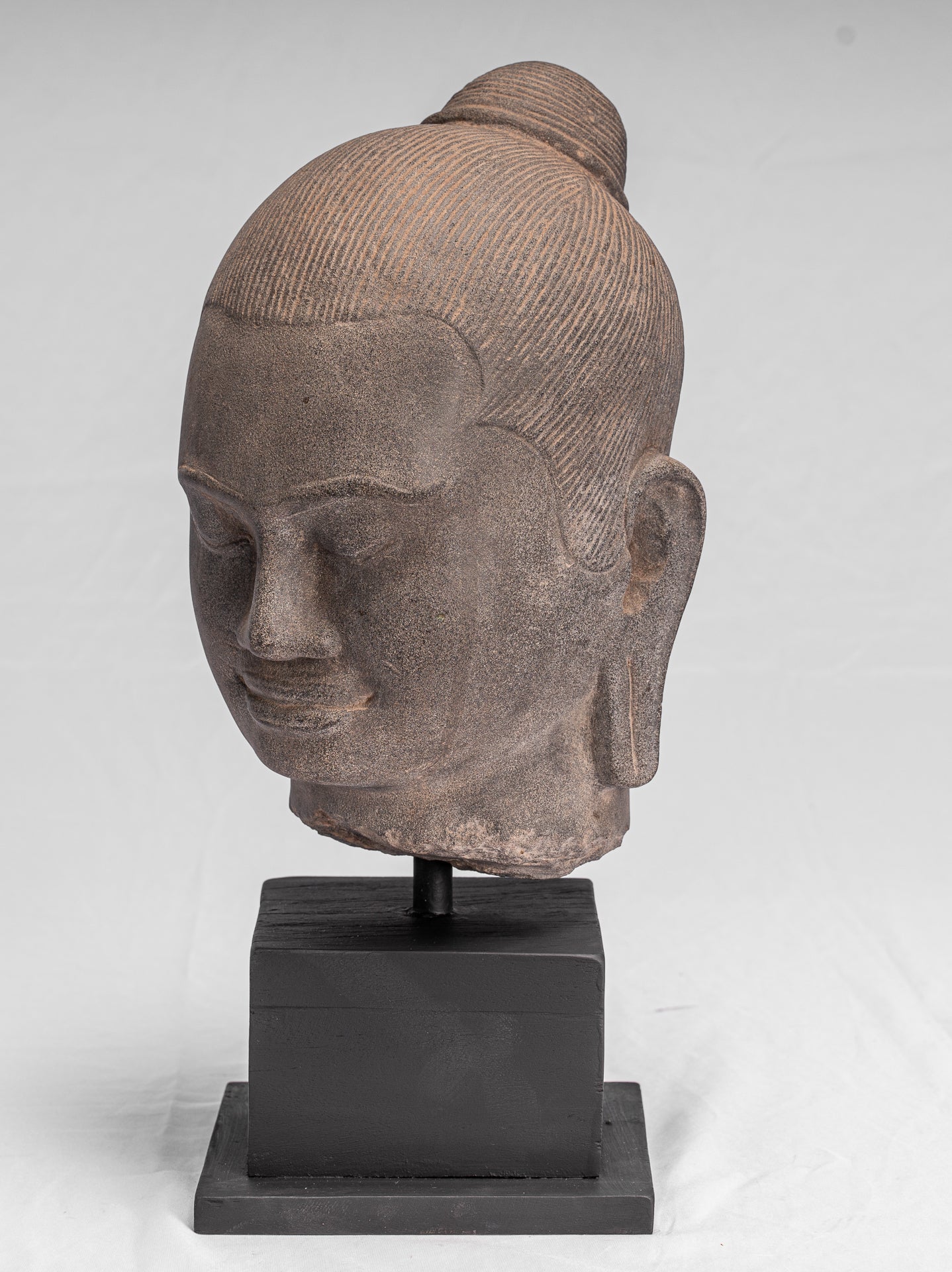 Statua di Jayavarman - Stone montato in stile Khmer Antique Jayavarman VII Statua della testa - 40 cm/16 "