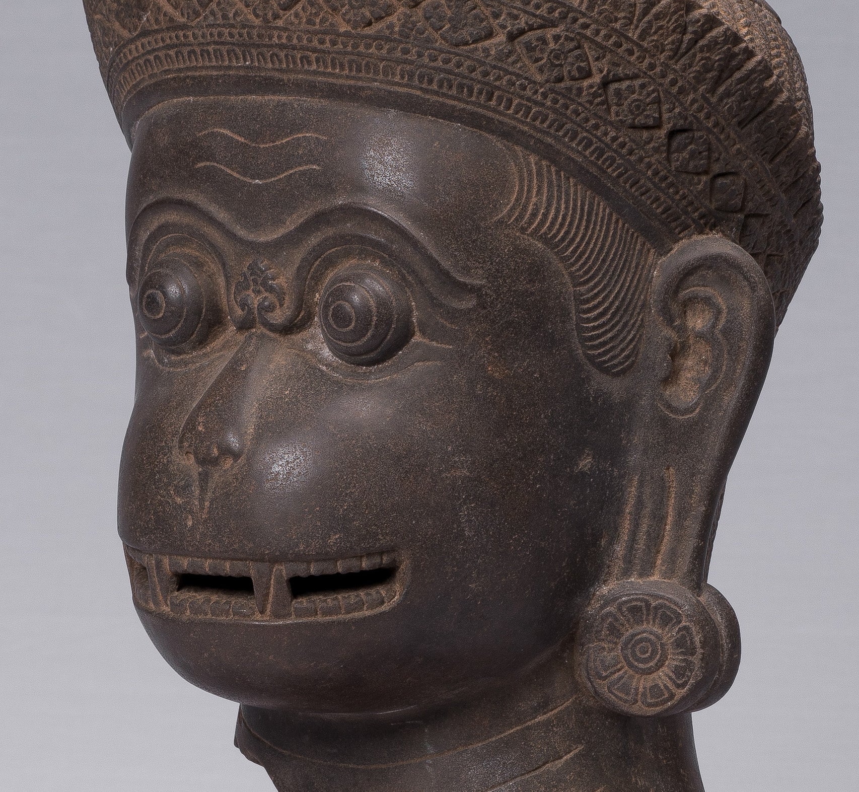 Antique Khmer Style Stone Banteay Srei Hindu God Hanuman Statue - 55 cm/22 "di altezza