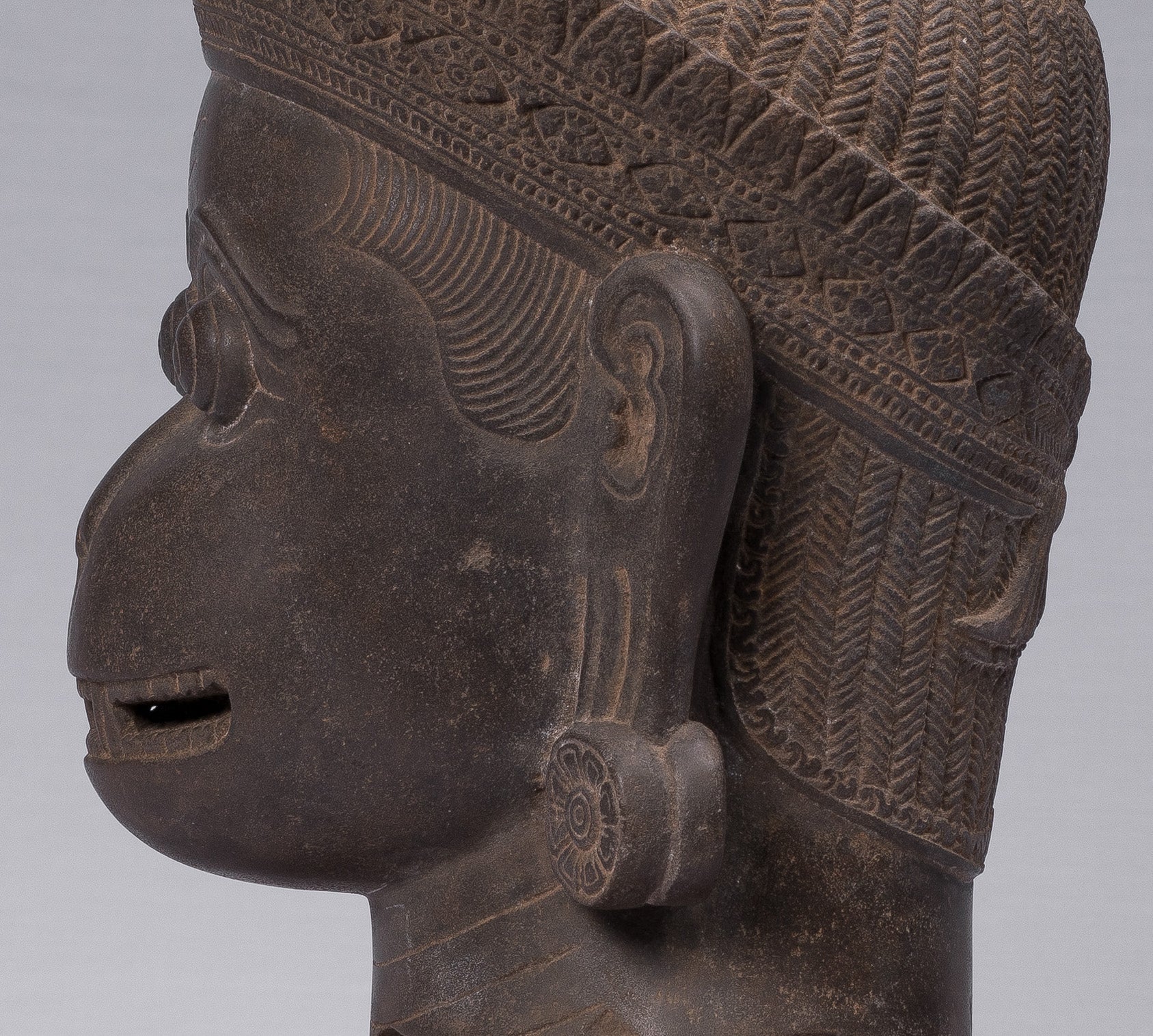 Antique Khmer Style Stone Banteay Srei Hindu God Hanuman Statue - 55 cm/22 "di altezza