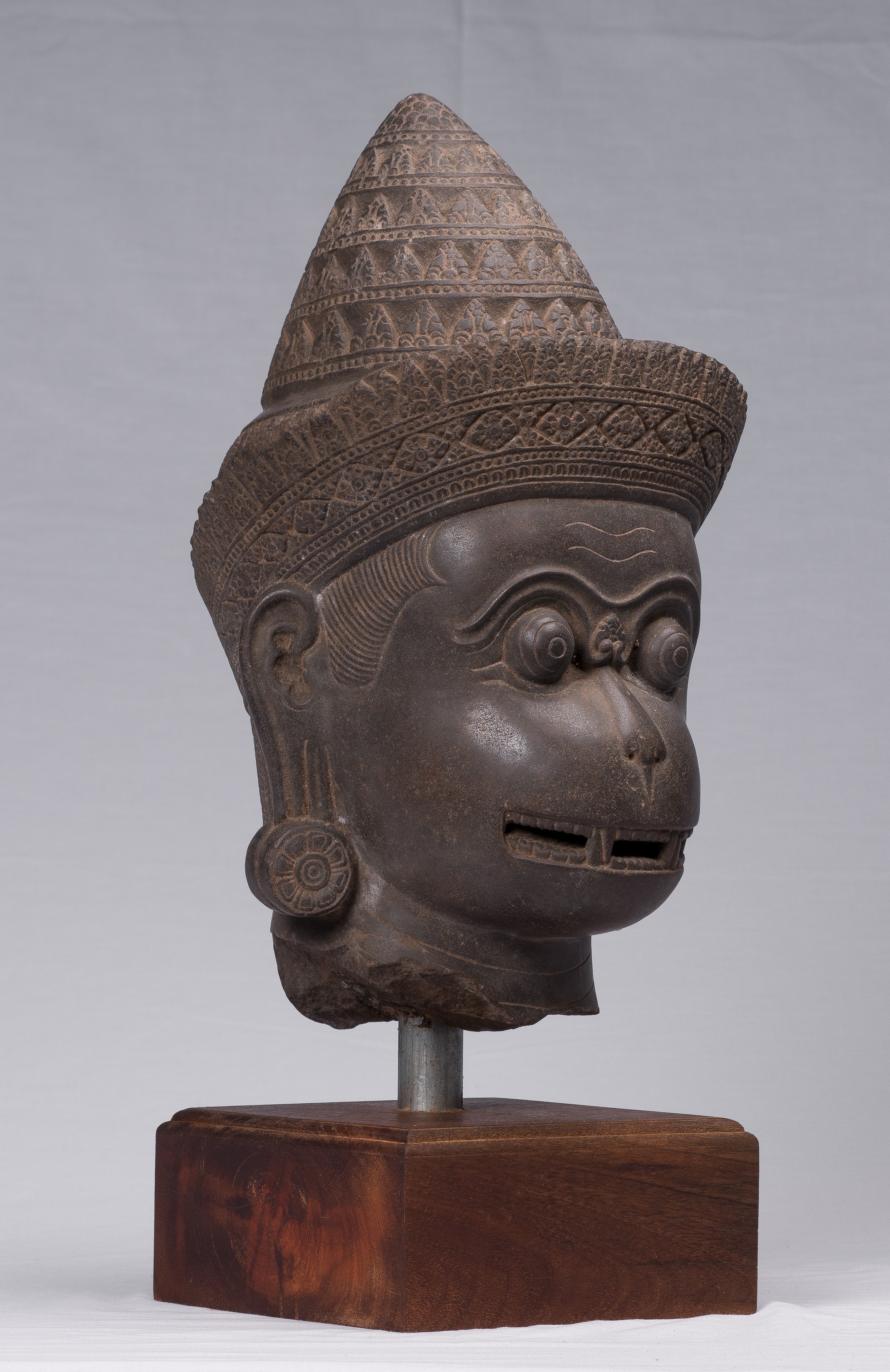 Antique Khmer Style Stone Banteay Srei Hindu God Hanuman Statue - 55 cm/22 "di altezza