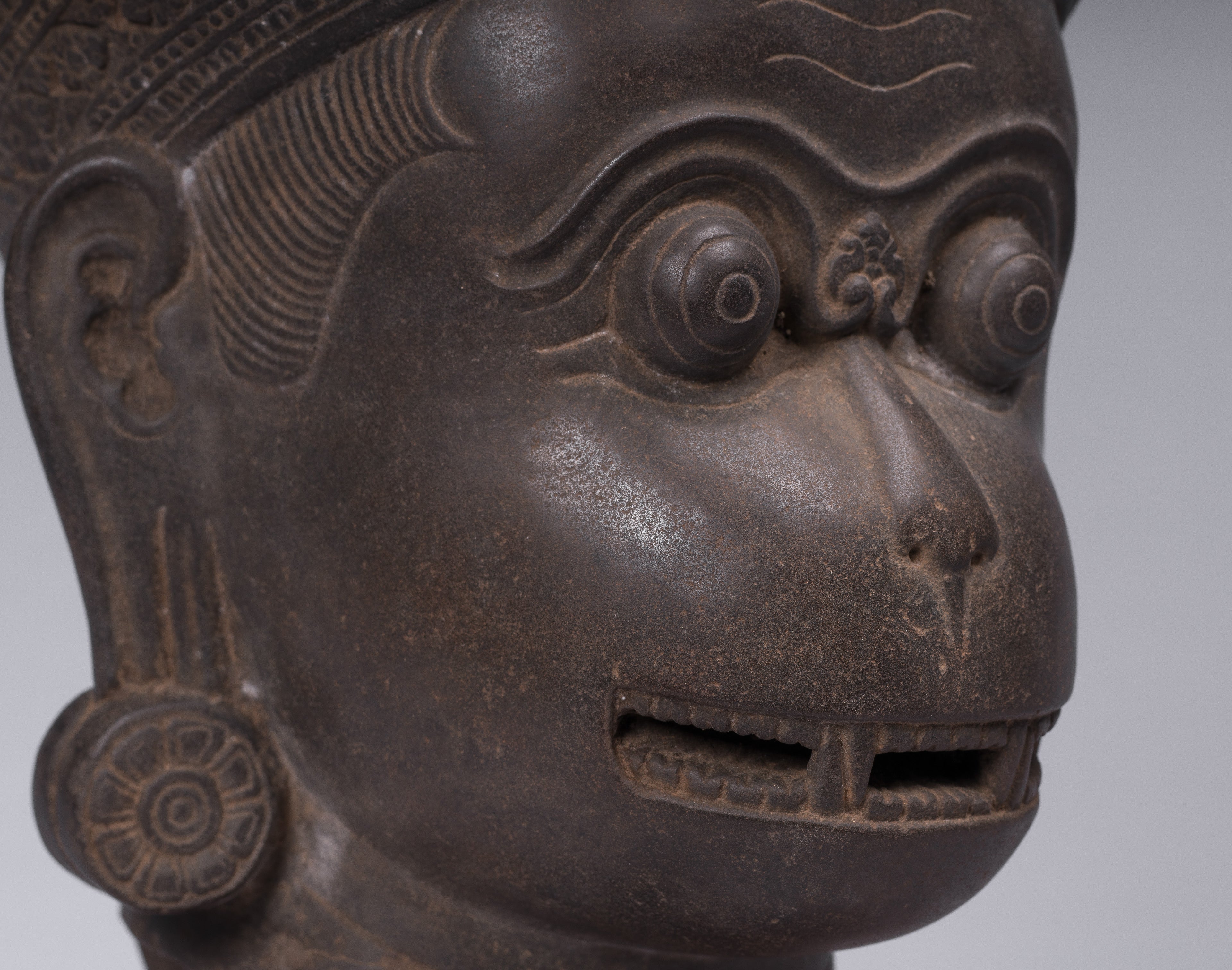 Antique Khmer Style Stone Banteay Srei Hindu God Hanuman Statue - 55 cm/22 "di altezza