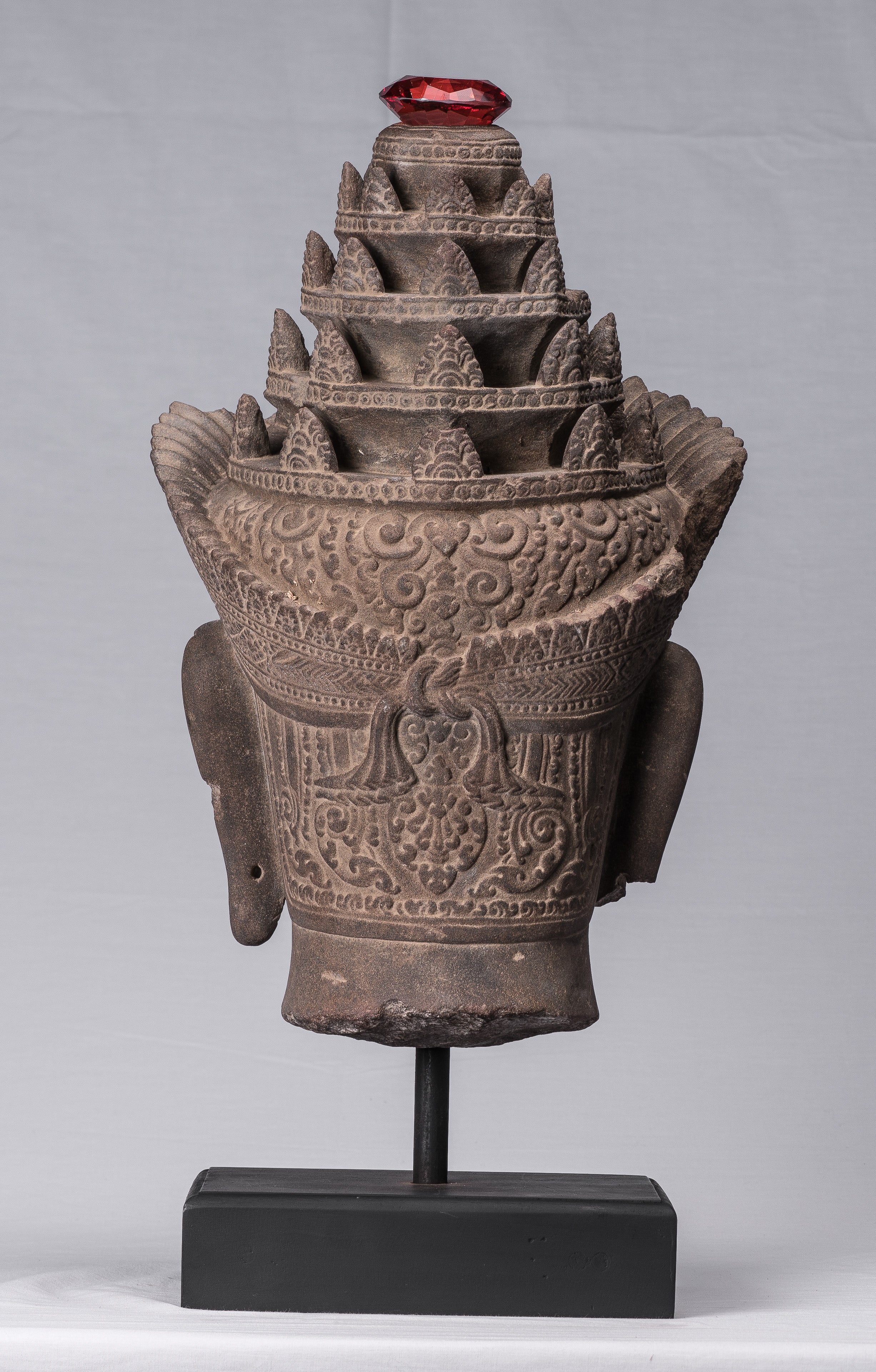 Statue Vishnu - Antique Banteay Srei Stone Stone Monted Khmer Vishnu Head - 56cm / 22 "