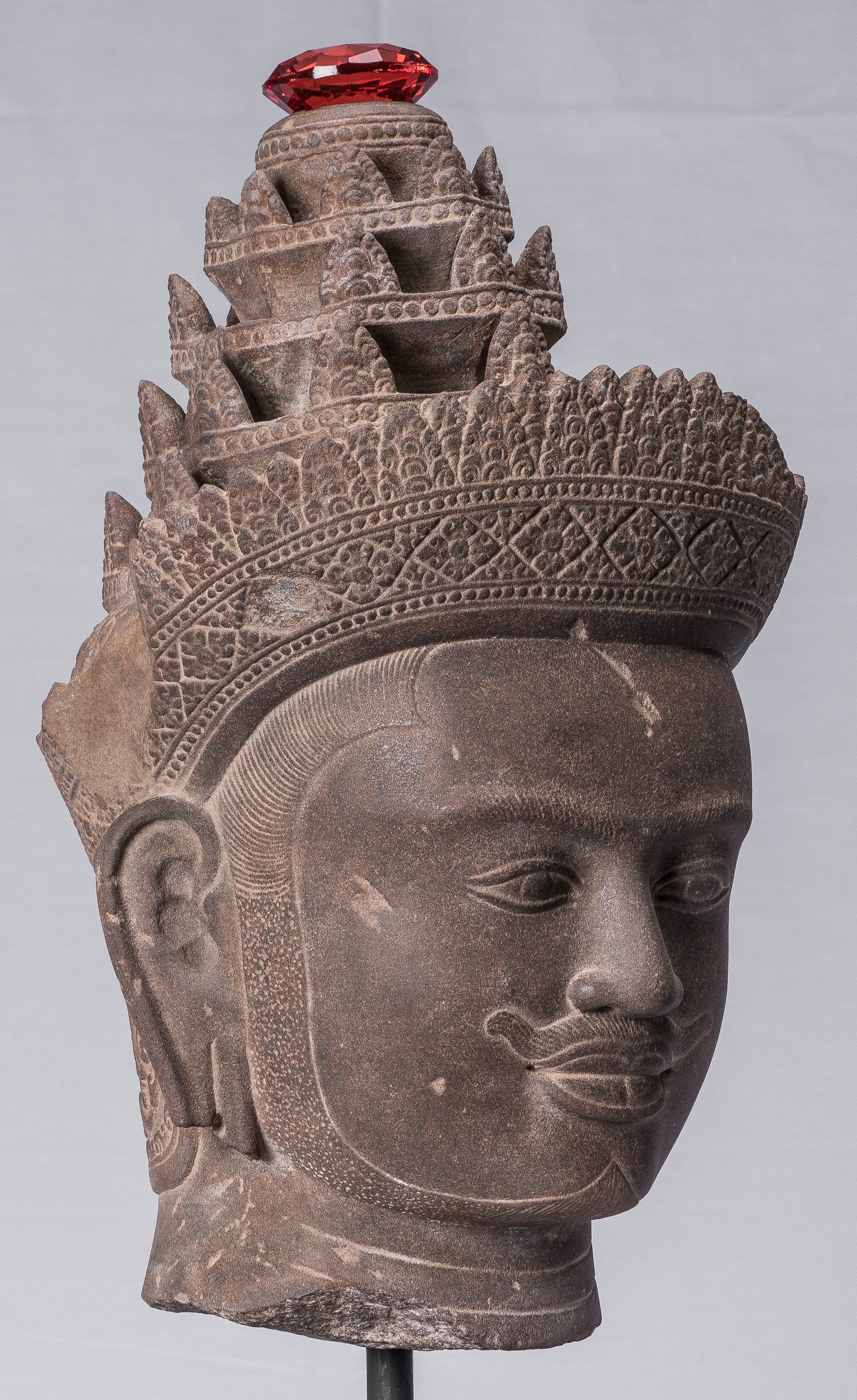 Statue Vishnu - Antique Banteay Srei Stone Stone Monted Khmer Vishnu Head - 56cm / 22 "
