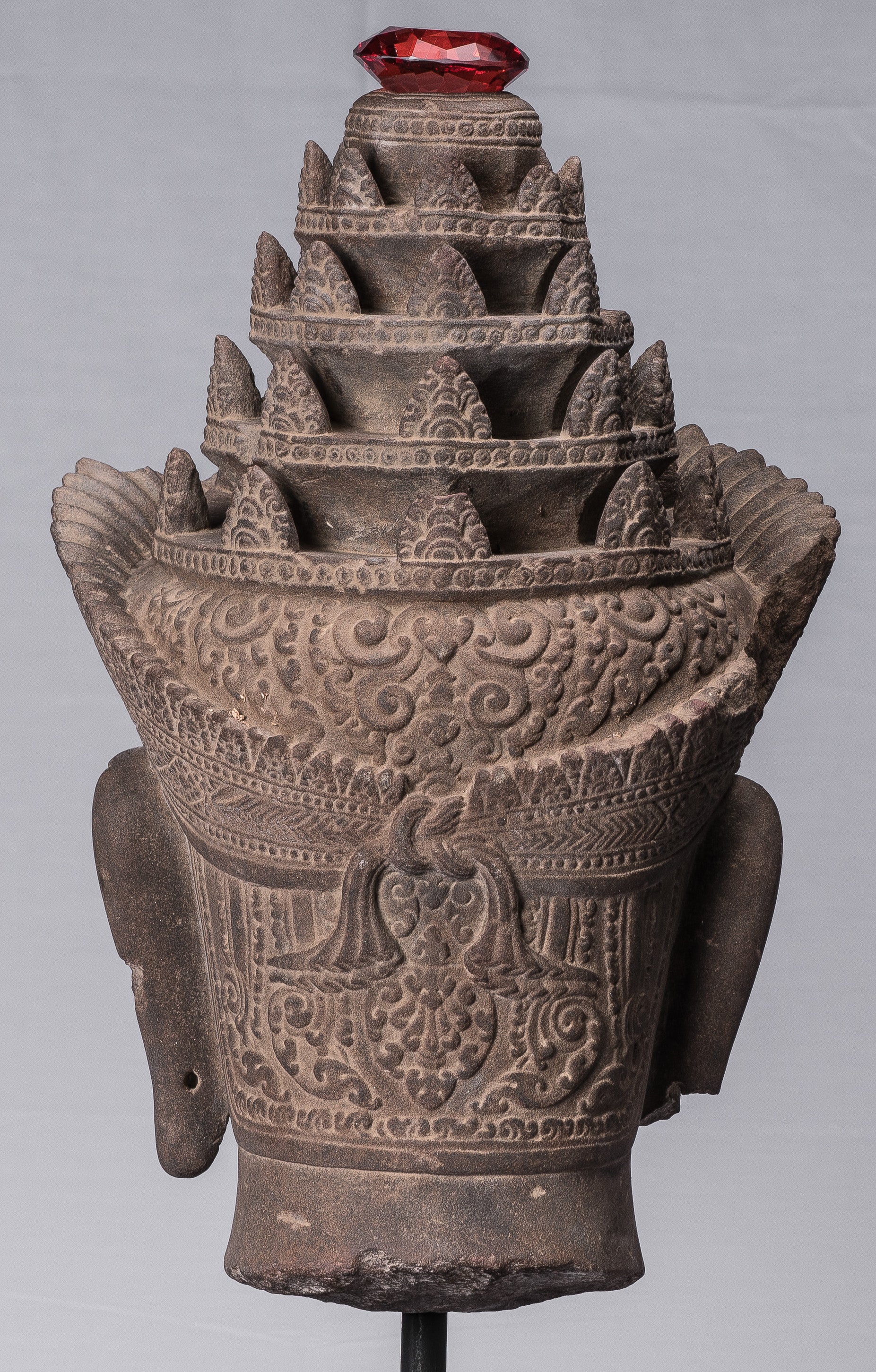 Statue Vishnu - Antique Banteay Srei Stone Stone Monted Khmer Vishnu Head - 56cm / 22 "