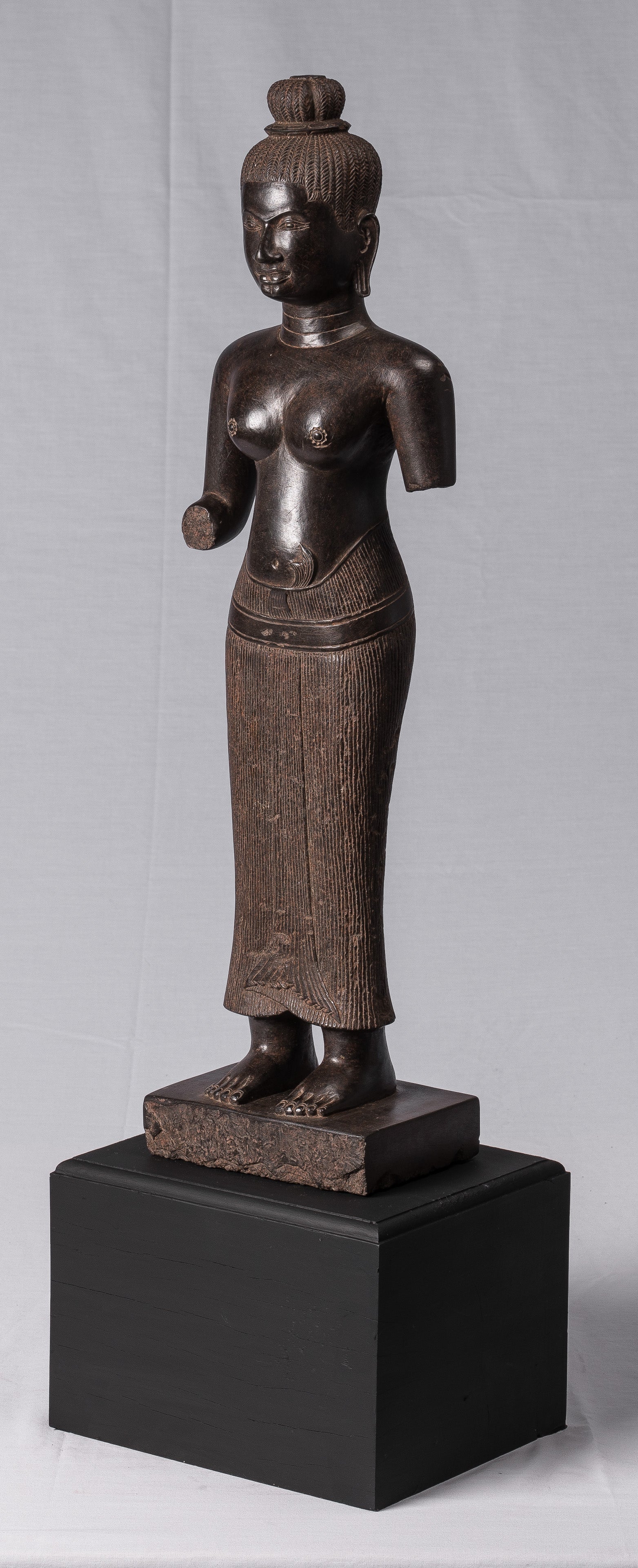 Lakshmi Statue - Antique Baphuon Stone Stone Lakshmi / Devi Consort of Vishnu Busto - 78cm / 31 "