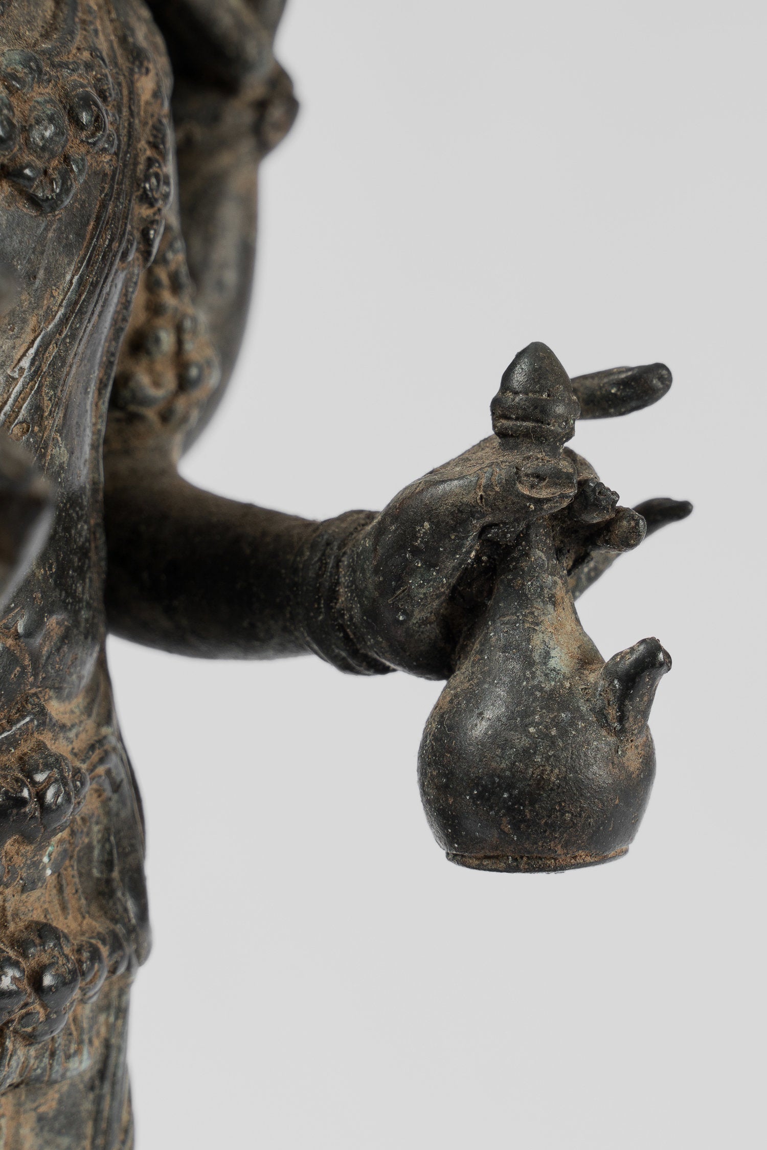 Antique in stile indonesiano Majapahit State Bronzo Vishnu - Protettore e Conserver - 37 cm/15 "