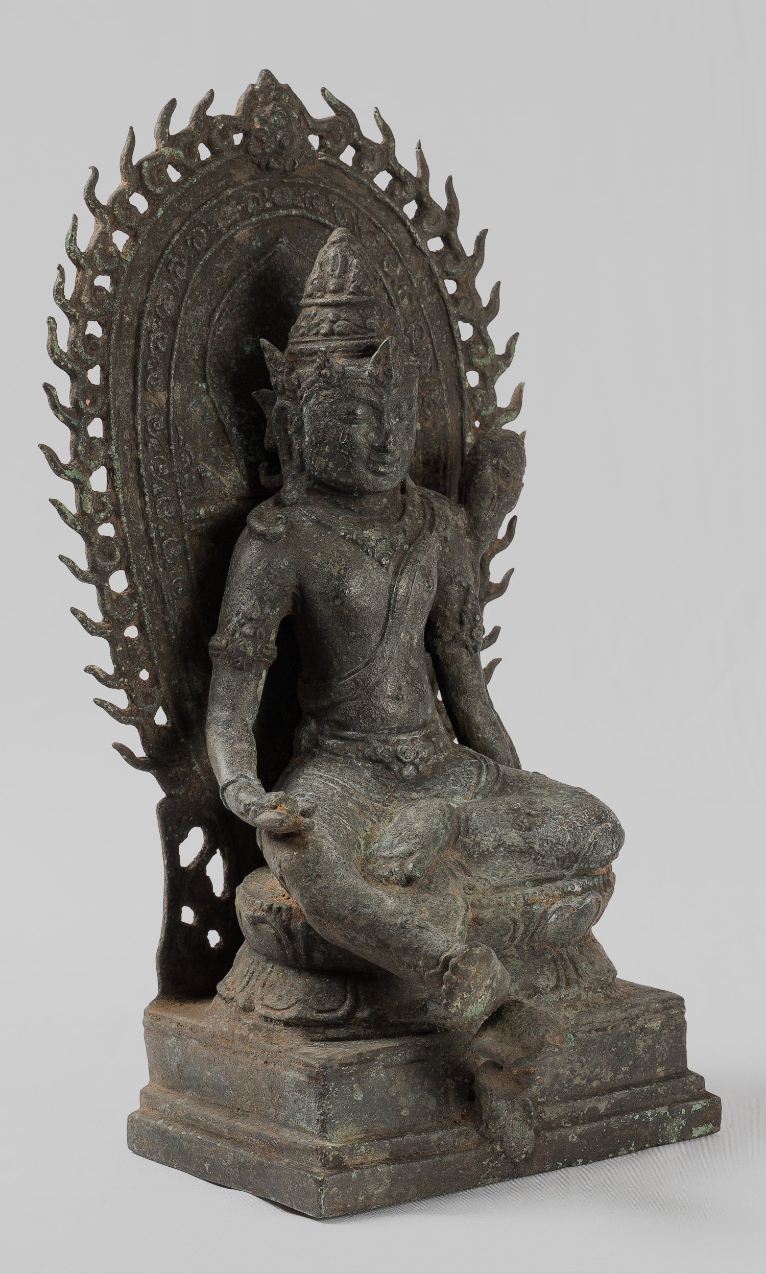 Statua di Tara - Antique Java Style Majapahit Seduto Devi Devi Tara Statua - 32 cm/13 "