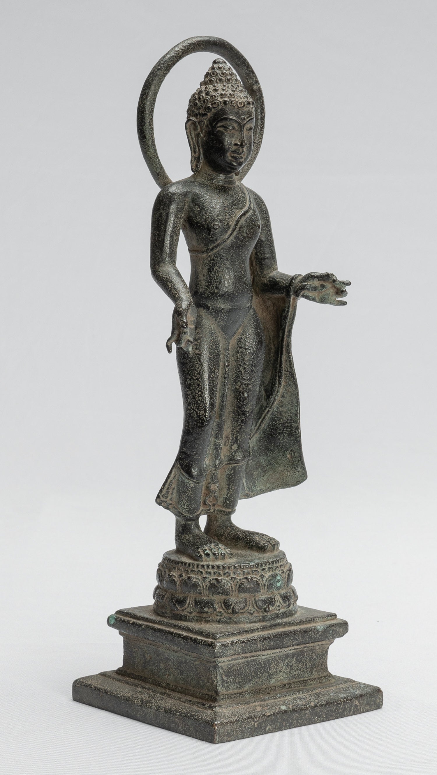 Statue de Bouddha – Bouddha d'enseignement javanais debout en bronze de style indonésien antique – 28 cm