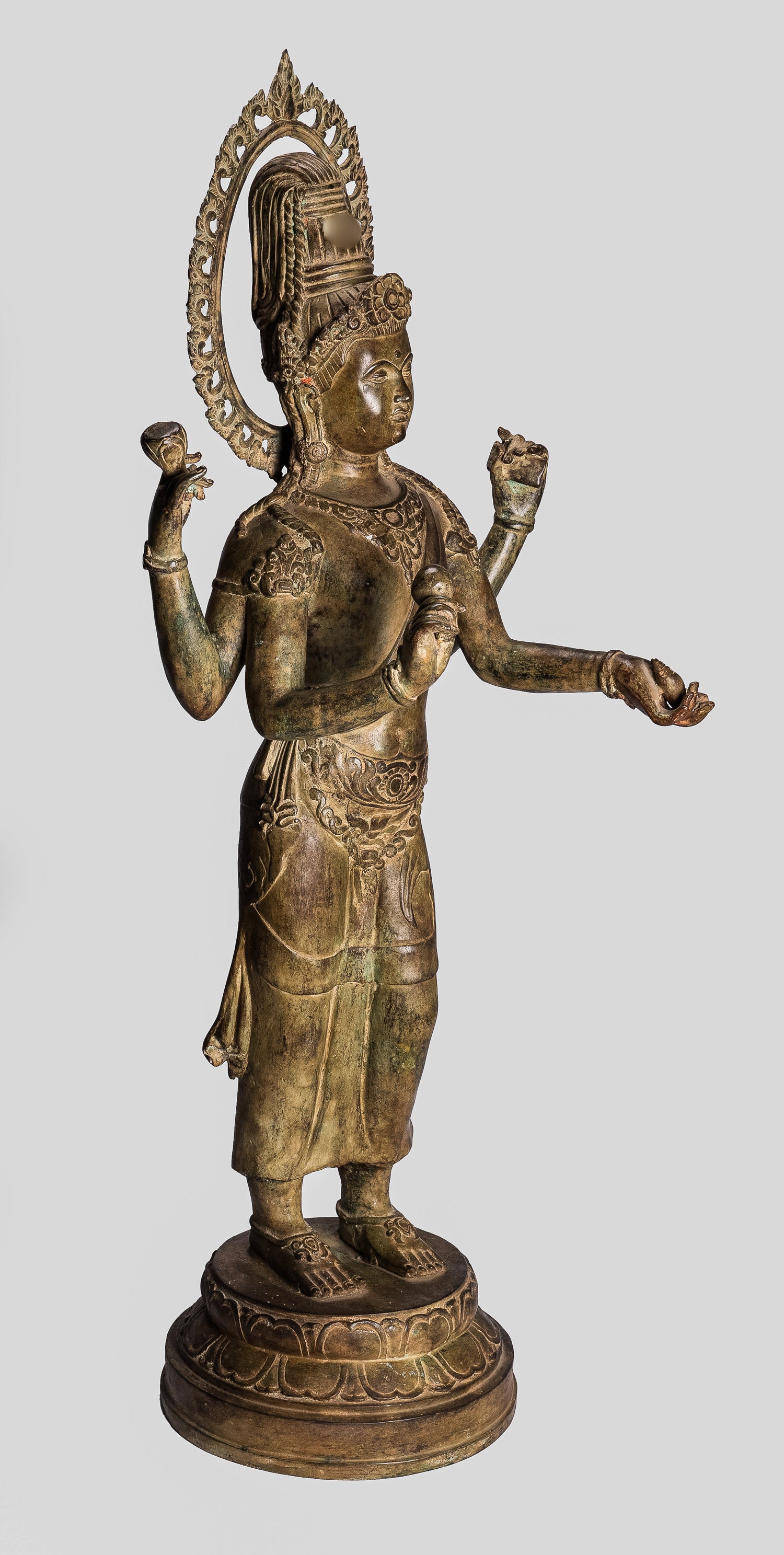 Vishnu Statue. Antike Thai Stil Bronze Stehende Vier Arm Vishnu Statue mit Protektor -108cm/43"