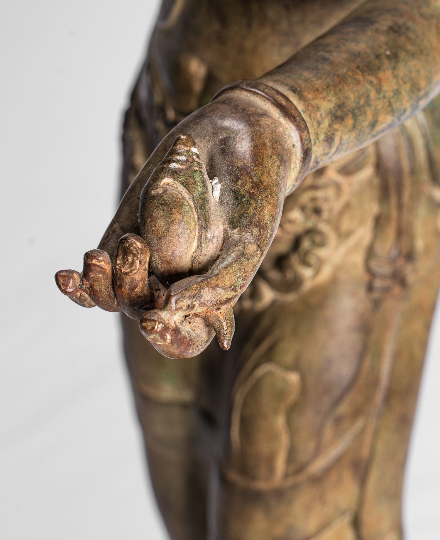 Vishnu Statue. Antike Thai Stil Bronze Stehende Vier Arm Vishnu Statue mit Protektor -108cm/43"