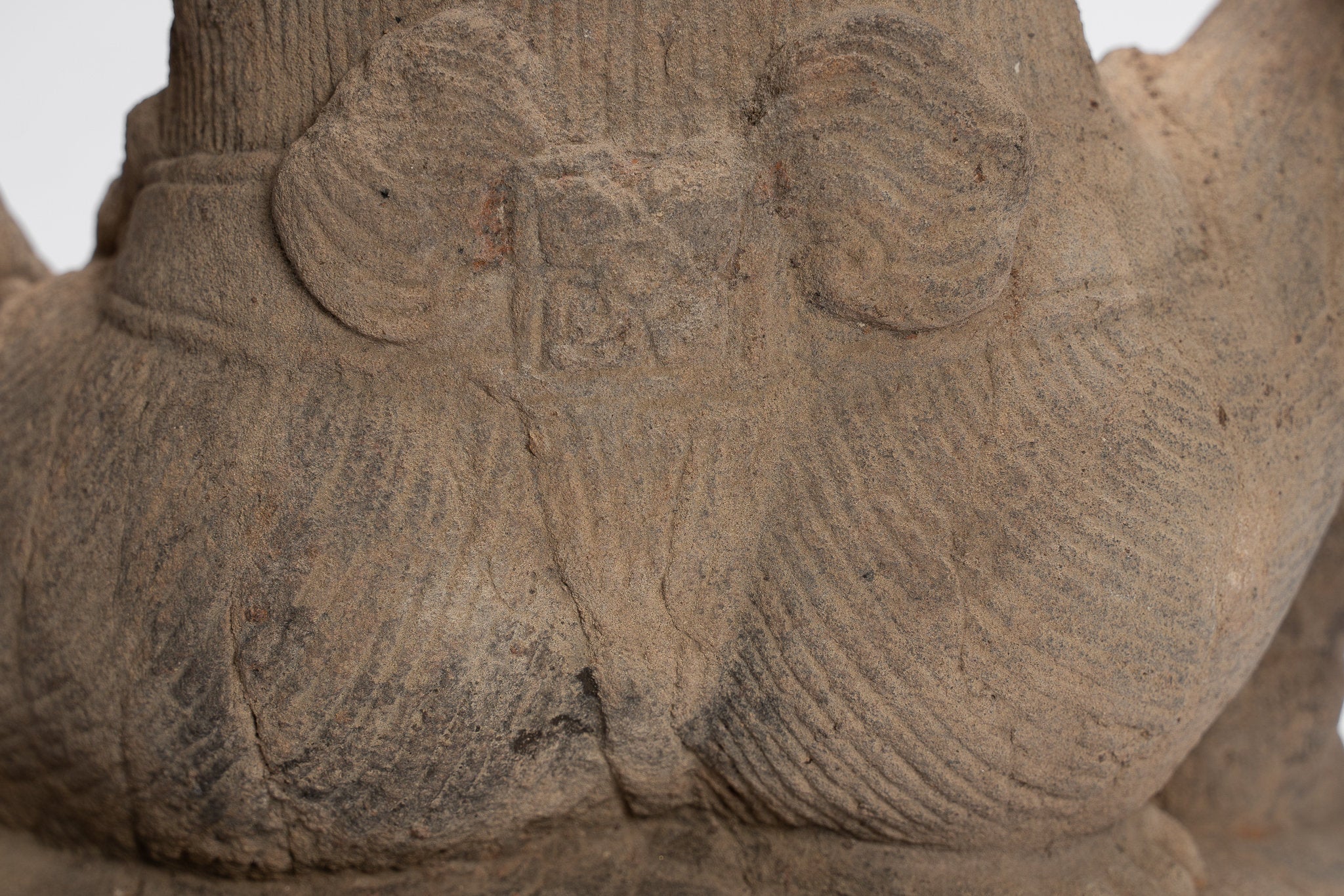 Statue Vishnu - Antique Baphuon Style Stone seduto Khmer Vishnu Statue - 48cm / 19 "