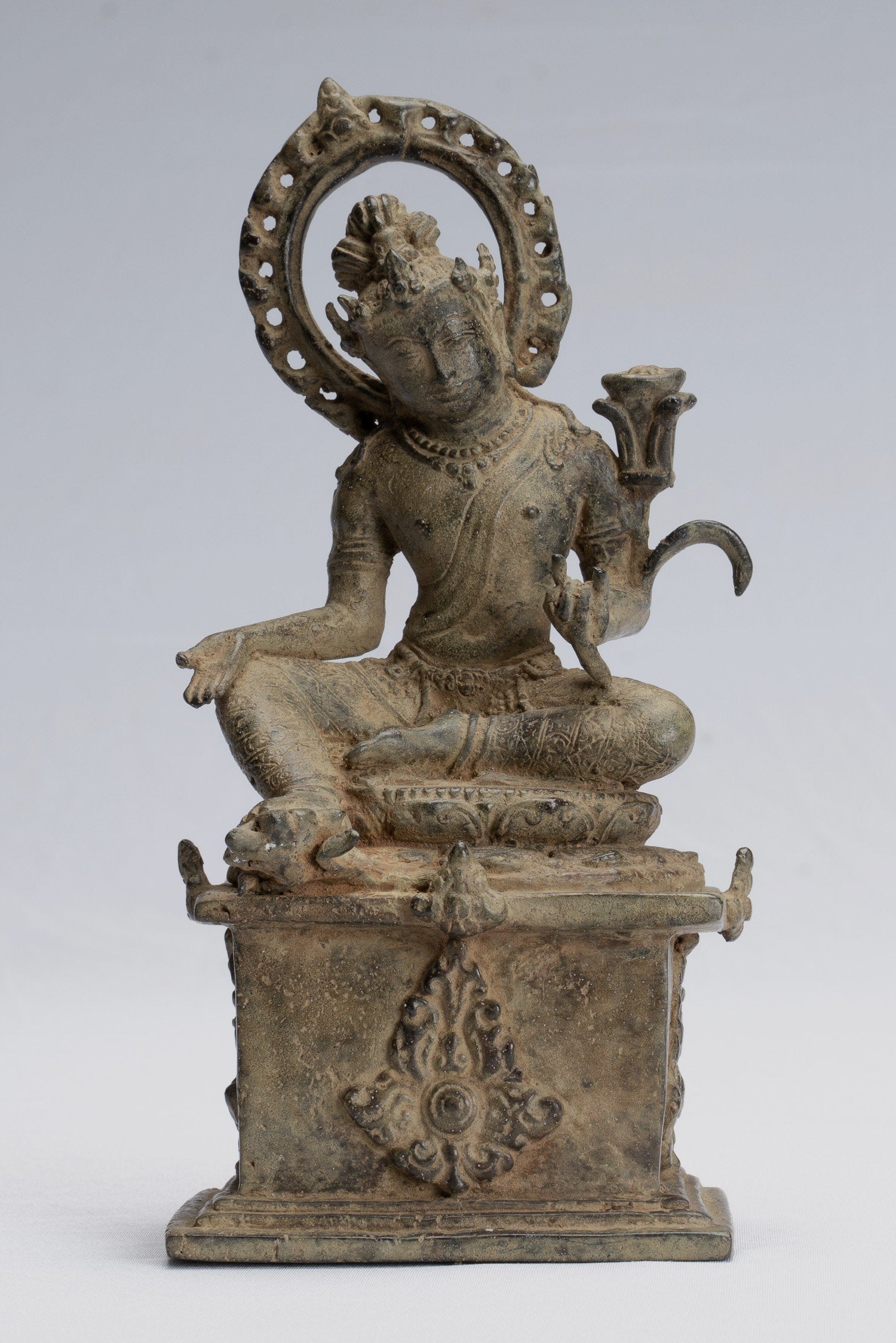 Statue de Tara – Statue antique de style Java Majapahit assise en bronze Devi Tara – 18 cm/7"
