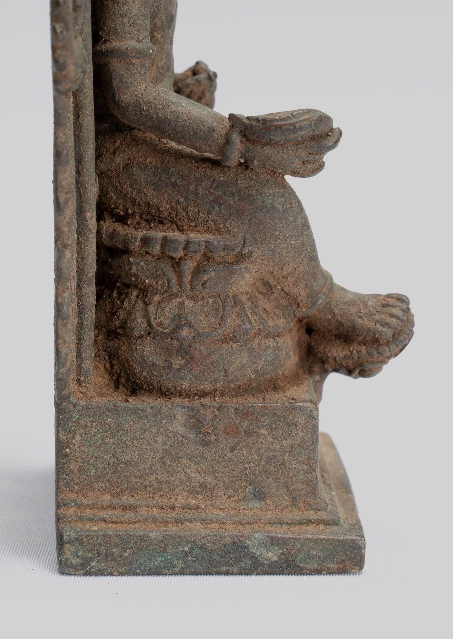 Shiva-Statue – antike javanische sitzende Shiva-Statue aus Bronze im indonesischen Stil – 14 cm.