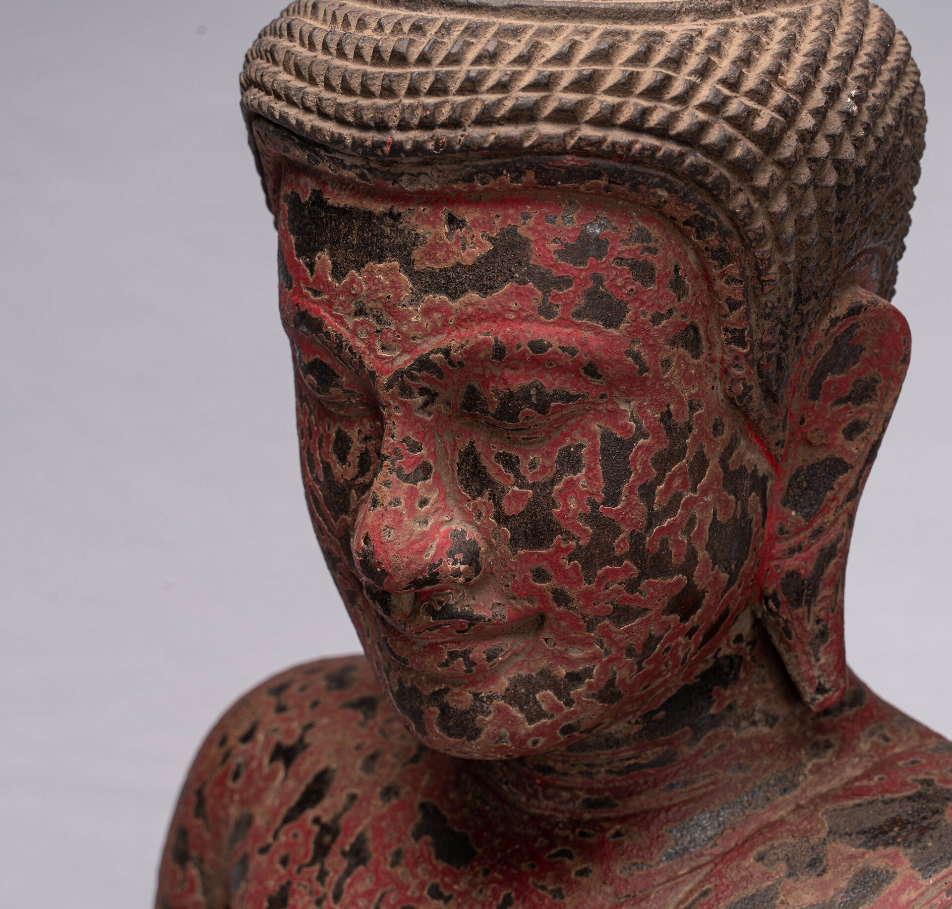 Buddha-Skulptur – sitzender Buddha aus Holz im antiken Khmer-Stil, Meditations-Mudra – 66 cm