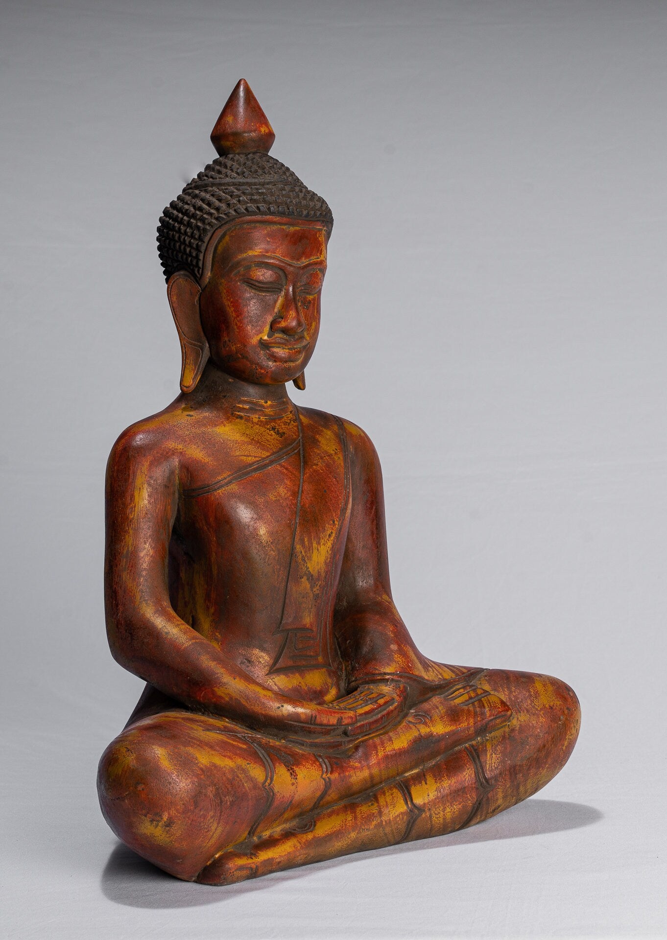 Buddha-Skulptur – sitzende Buddha-Statue aus Holz im antiken Khmer-Stil, Dhyana-Meditations-Mudra – 46 cm.